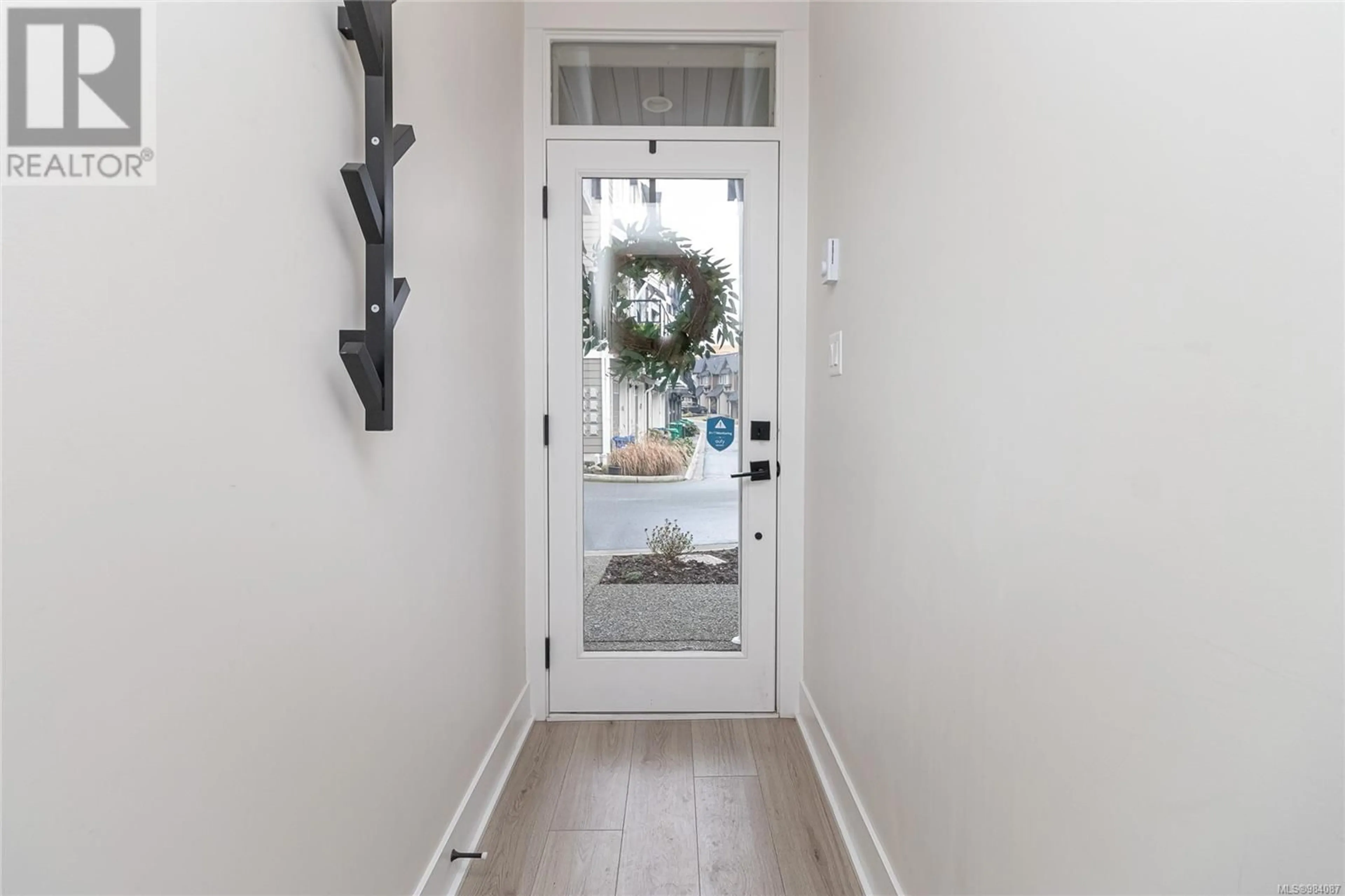 Indoor entryway for 1161 Moonstone Loop, Langford British Columbia V9B0Y6