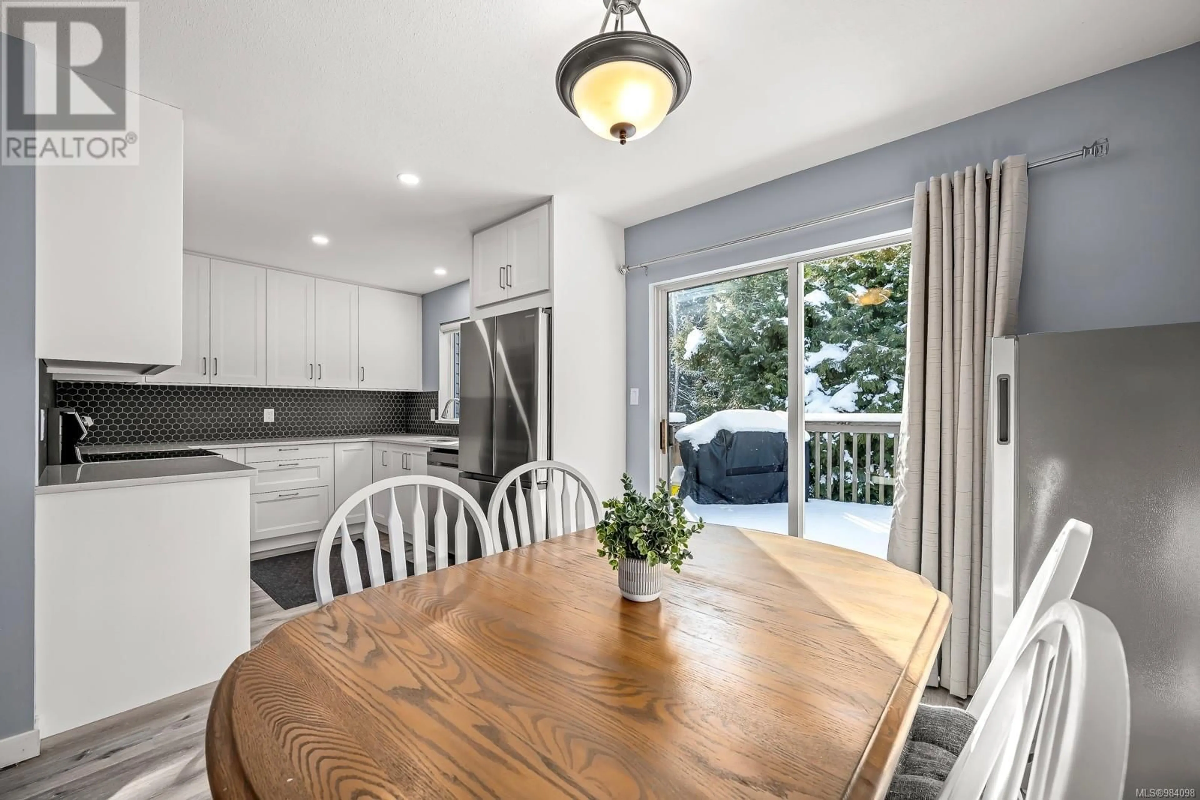 Open concept kitchen, unknown for A 800 McPhedran Rd S, Campbell River British Columbia V9H1P8