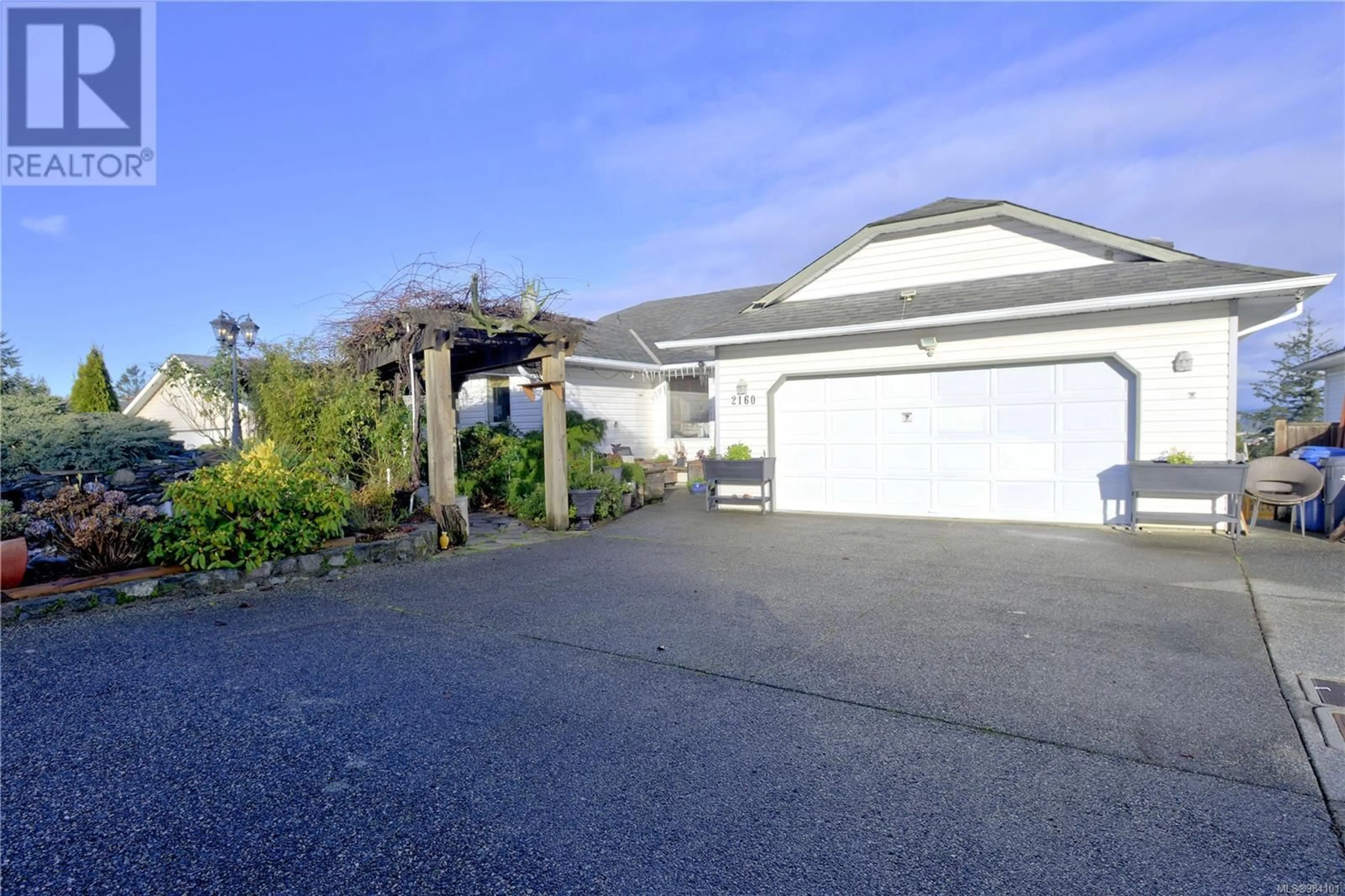 Indoor garage for 2160 Woodthrush Pl, Nanaimo British Columbia V9R6V2