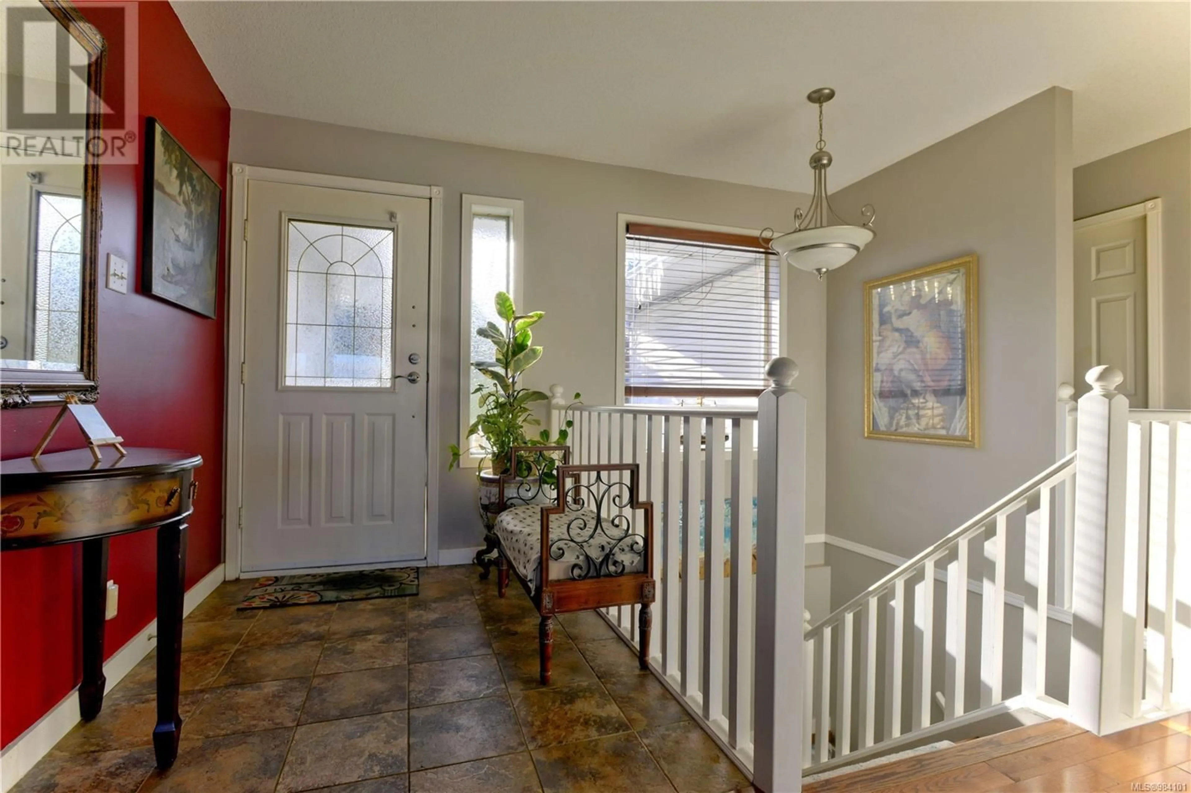 Indoor entryway for 2160 Woodthrush Pl, Nanaimo British Columbia V9R6V2