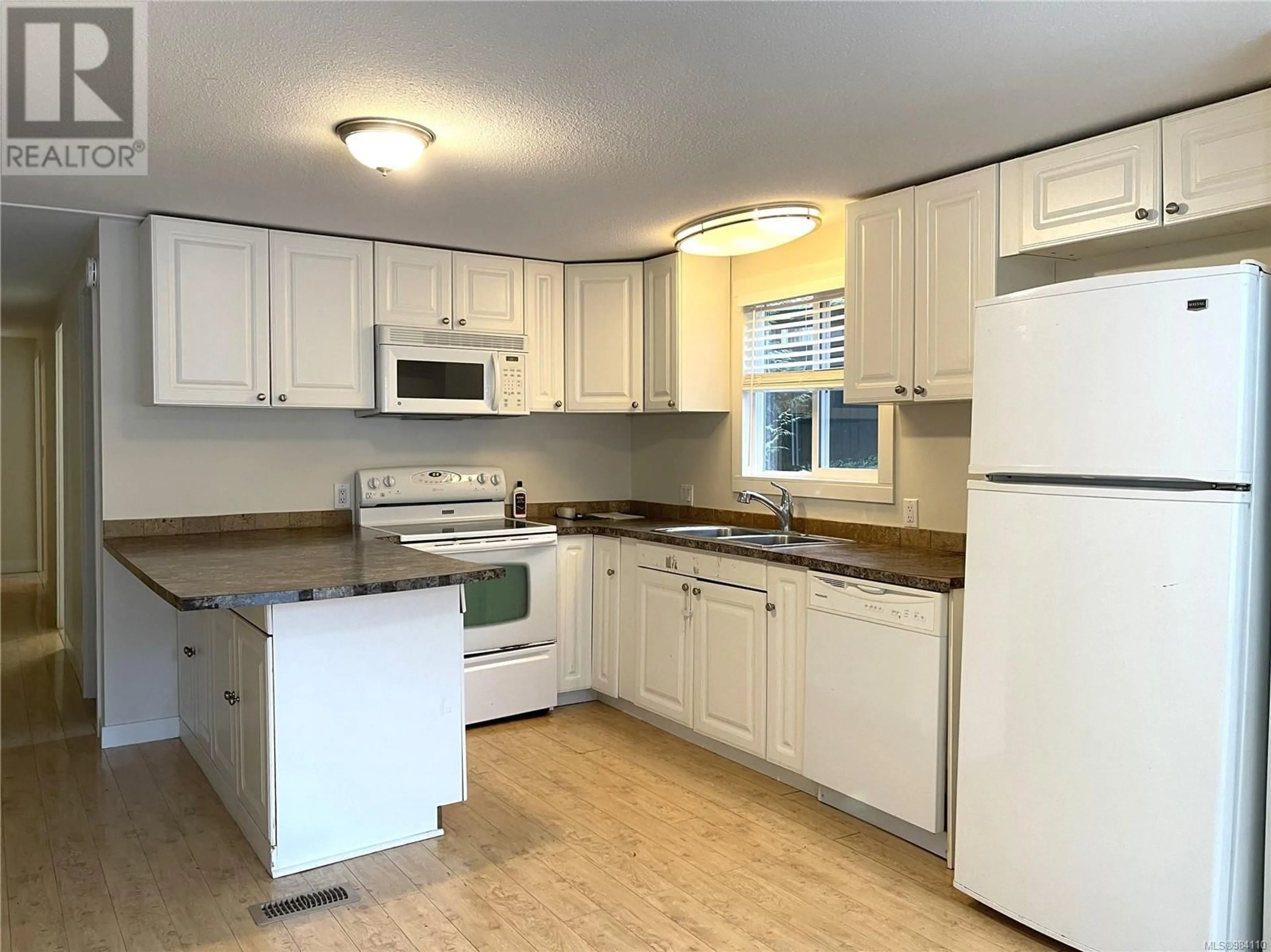 Standard kitchen, unknown for 94 10325 Lakeshore Rd, Port Alberni British Columbia V9Y8G9