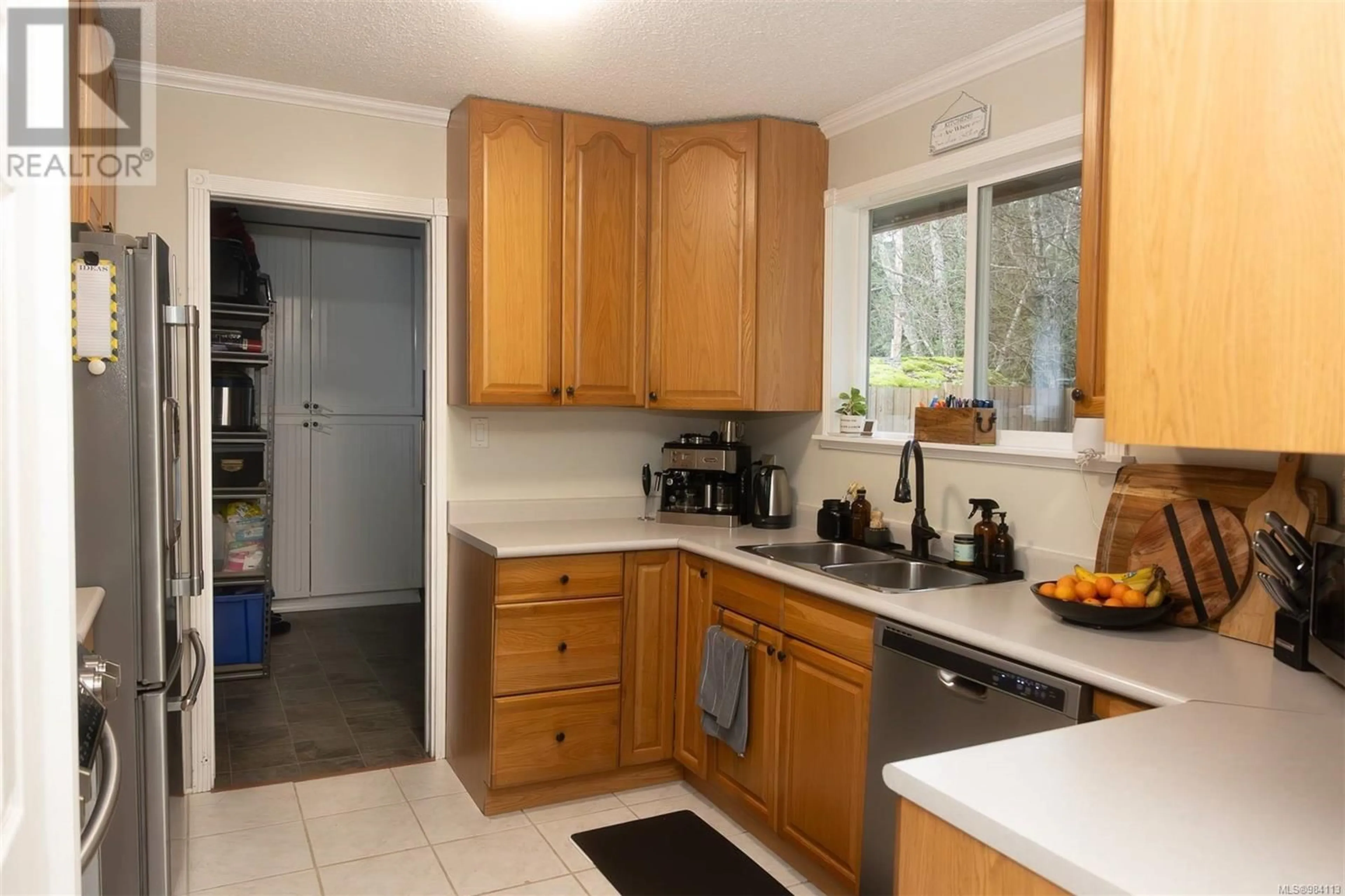 Standard kitchen, unknown for 1 4604 Hammond Bay Rd, Nanaimo British Columbia V9T5B1