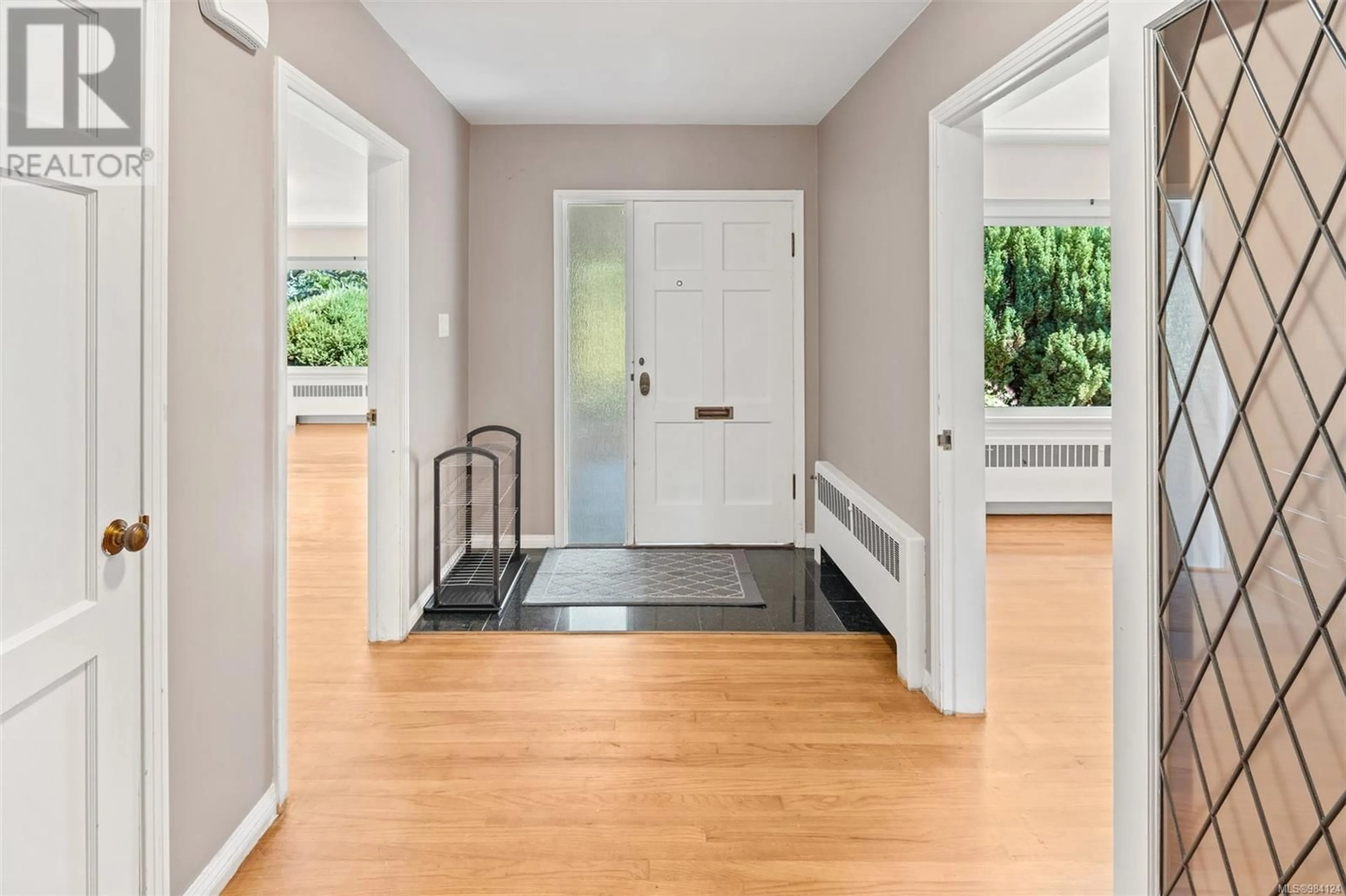 Indoor entryway for 3250 Ripon Rd, Oak Bay British Columbia V8R6G7