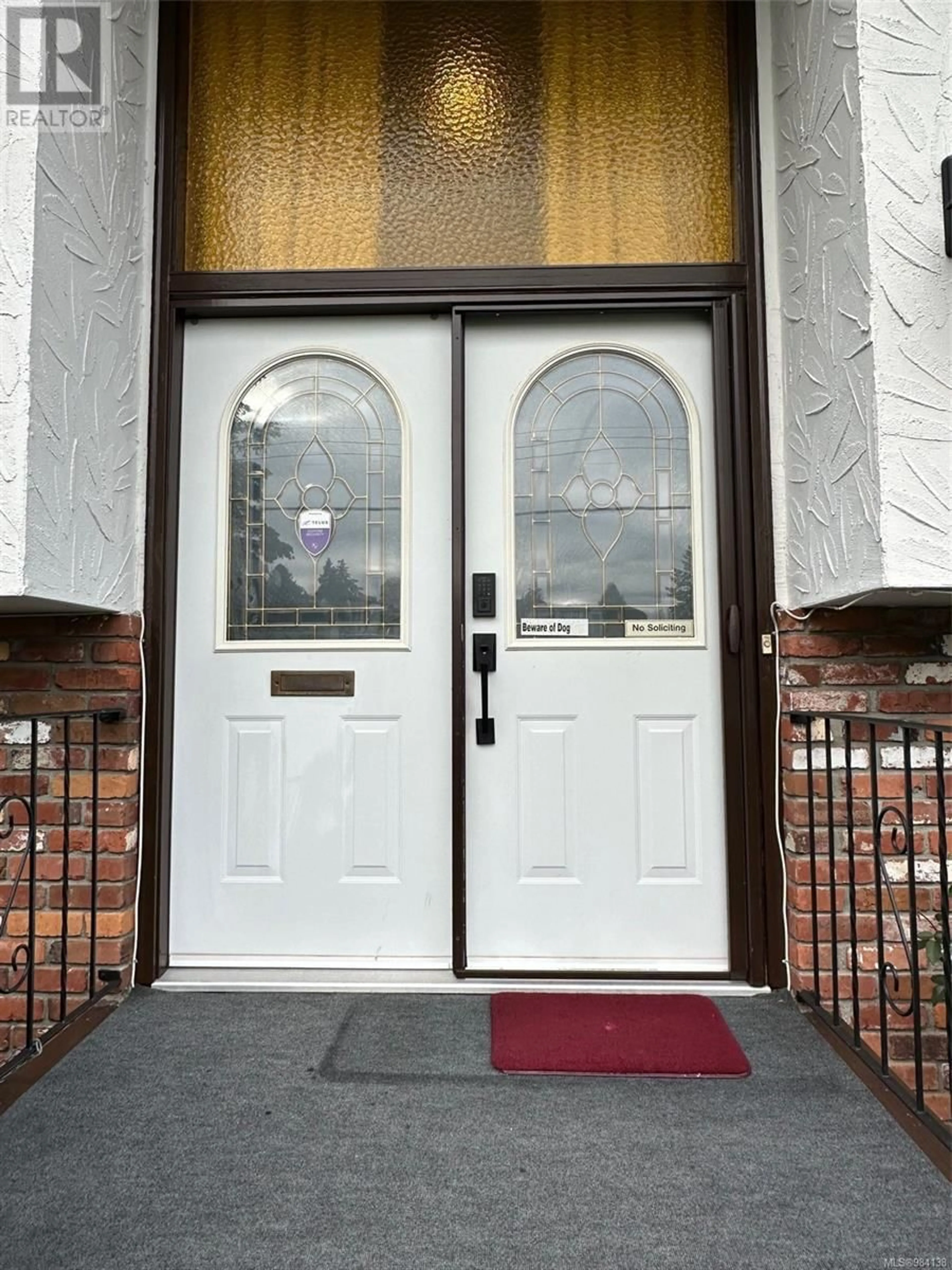 Indoor entryway for 1642 Crescent View Dr, Nanaimo British Columbia V9S2N4