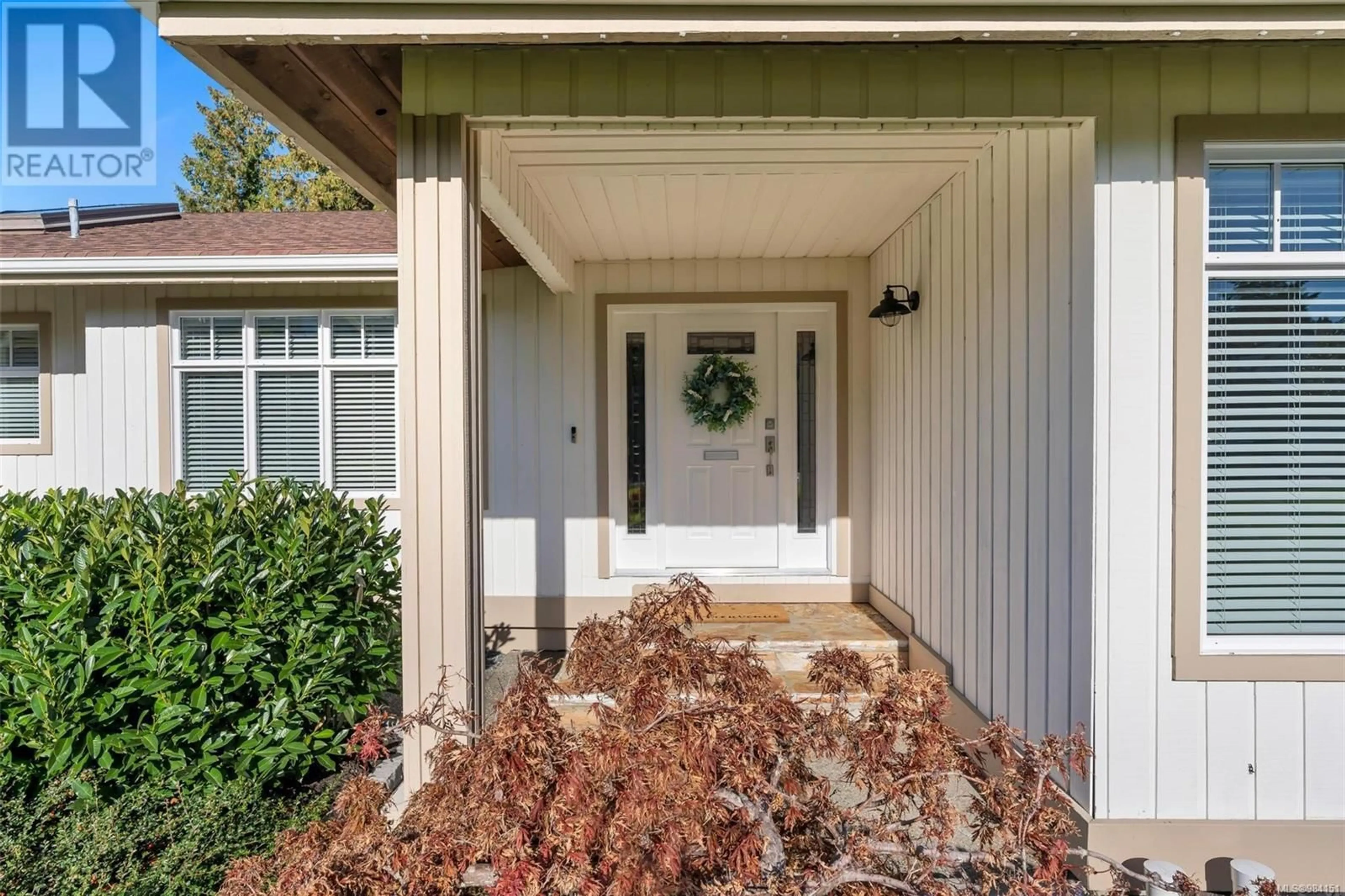 Indoor entryway for 3158 Wessex Close, Oak Bay British Columbia V8P5N2