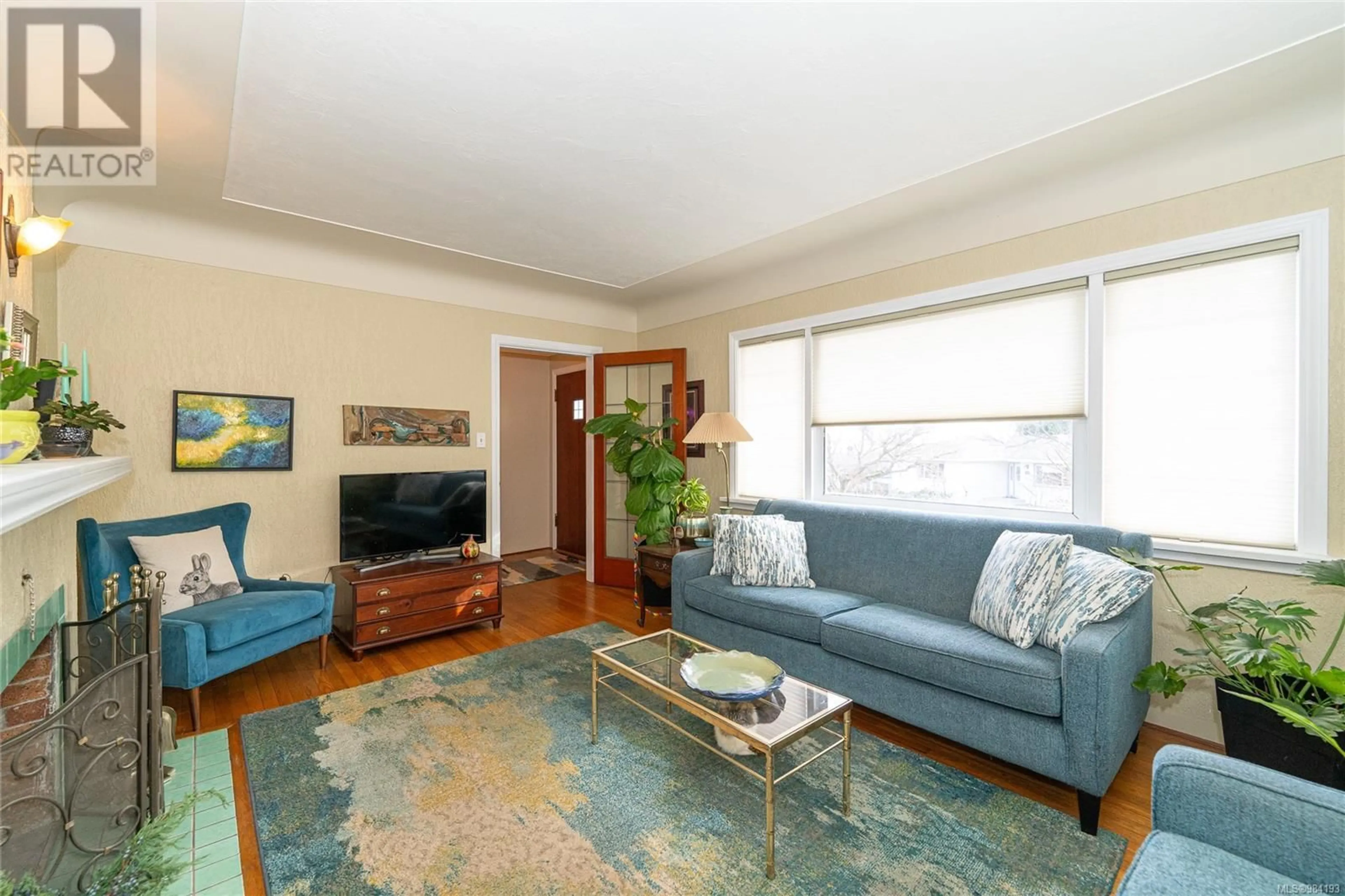 Living room with furniture, unknown for 622 Bryden Crt, Esquimalt British Columbia V9A4Y5