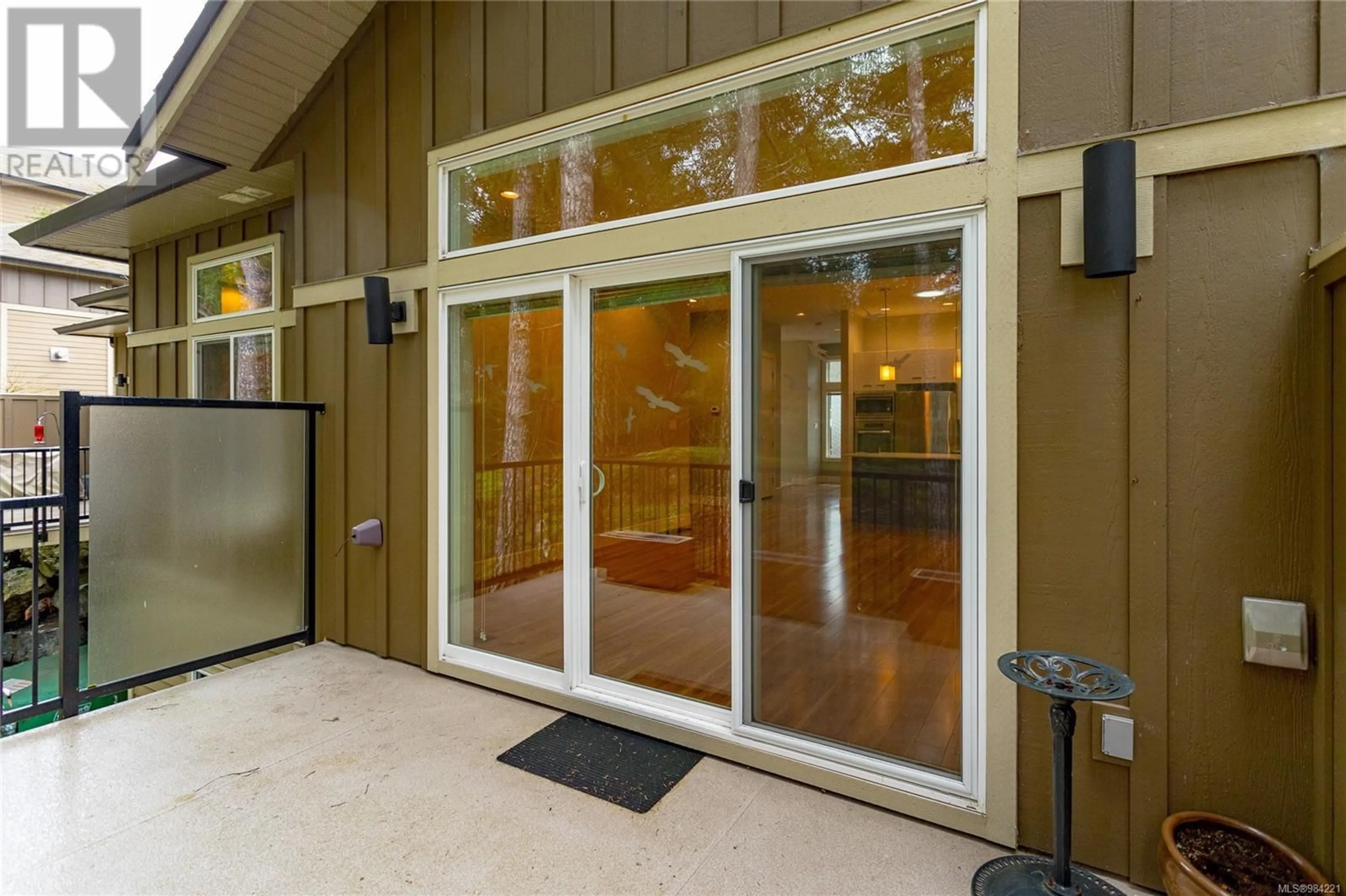 Indoor foyer for 131 - 3640 PROPELLER PLACE, Colwood British Columbia V9C0A4