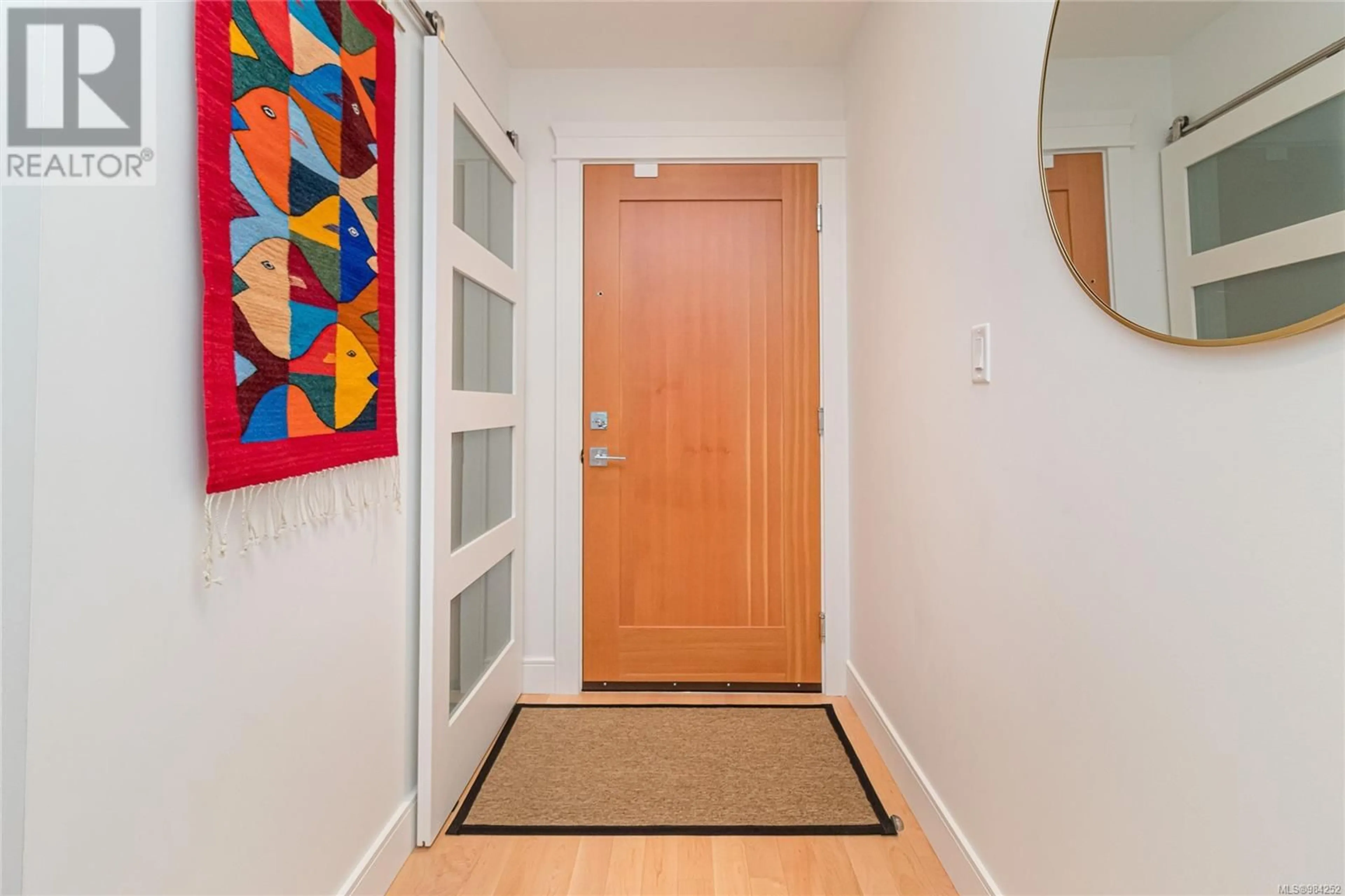 Indoor entryway for 307 916 Lyall St, Esquimalt British Columbia V9A5E6