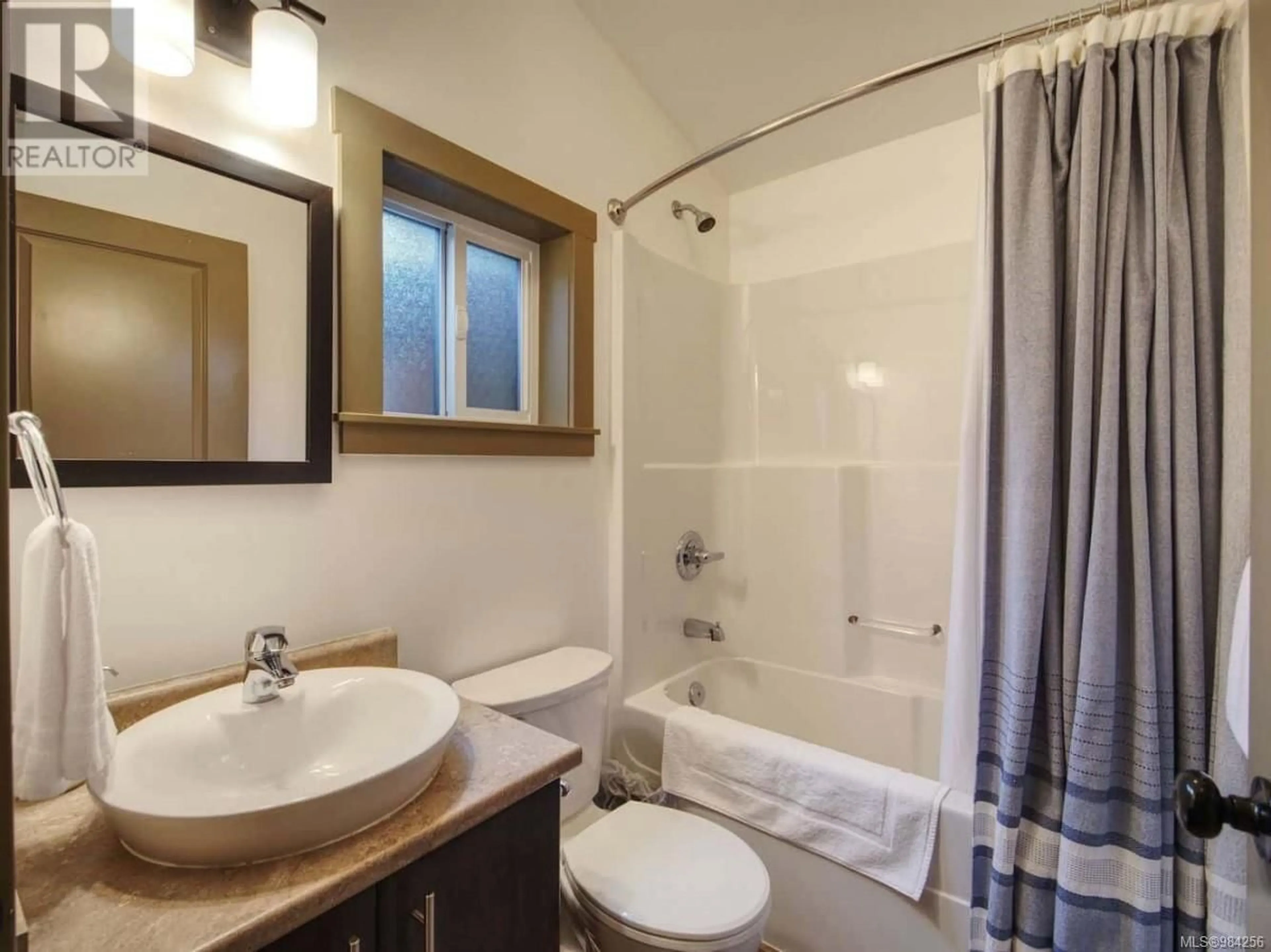 Standard bathroom, ceramic/tile floor for 40 6574 Baird Rd, Port Renfrew British Columbia V0S1K0