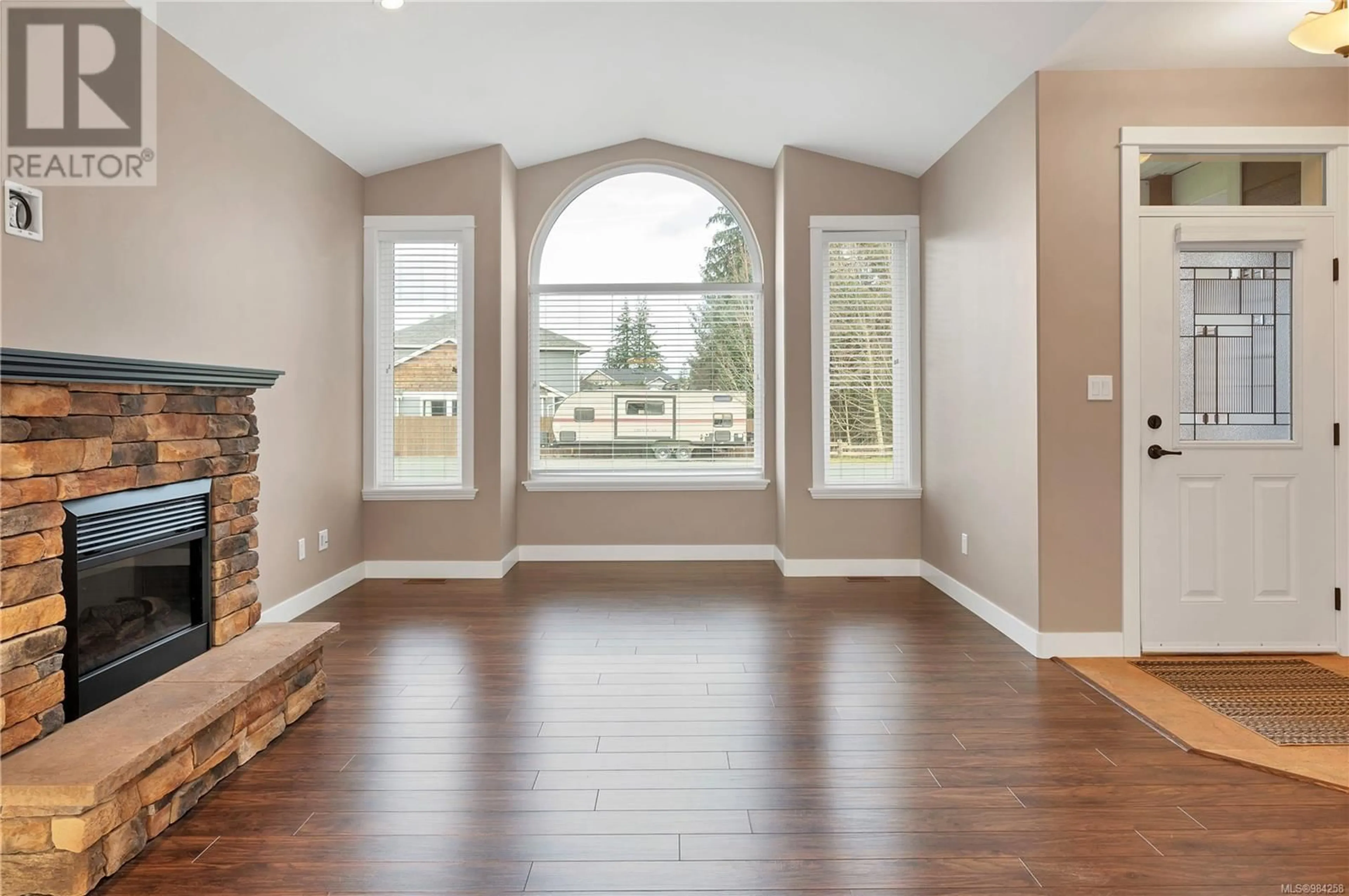 Indoor entryway for 990 Cordero Cres, Campbell River British Columbia V9H0C3