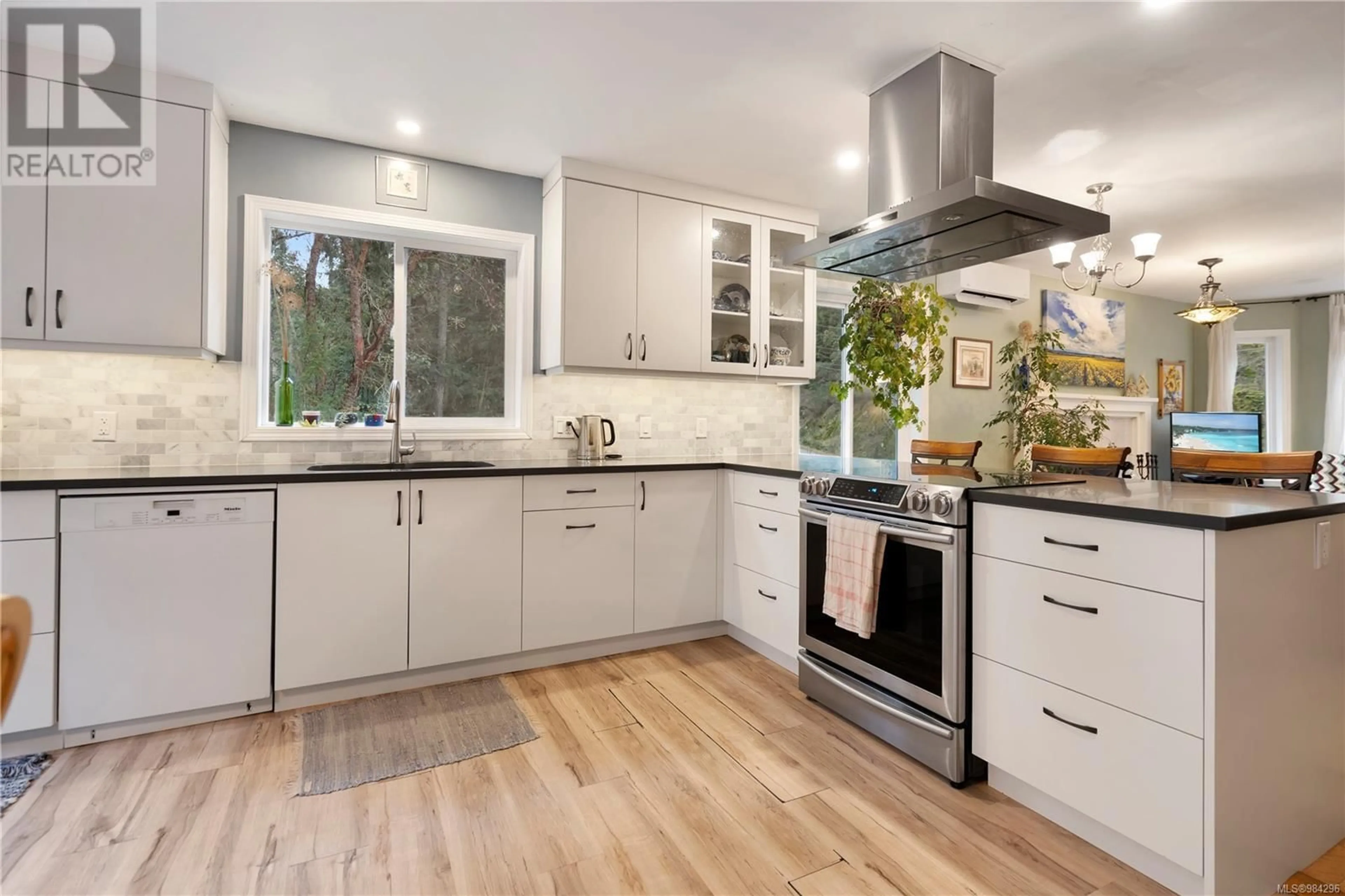 Contemporary kitchen, unknown for 663 Caleb Pike Rd, Highlands British Columbia V9B6G8