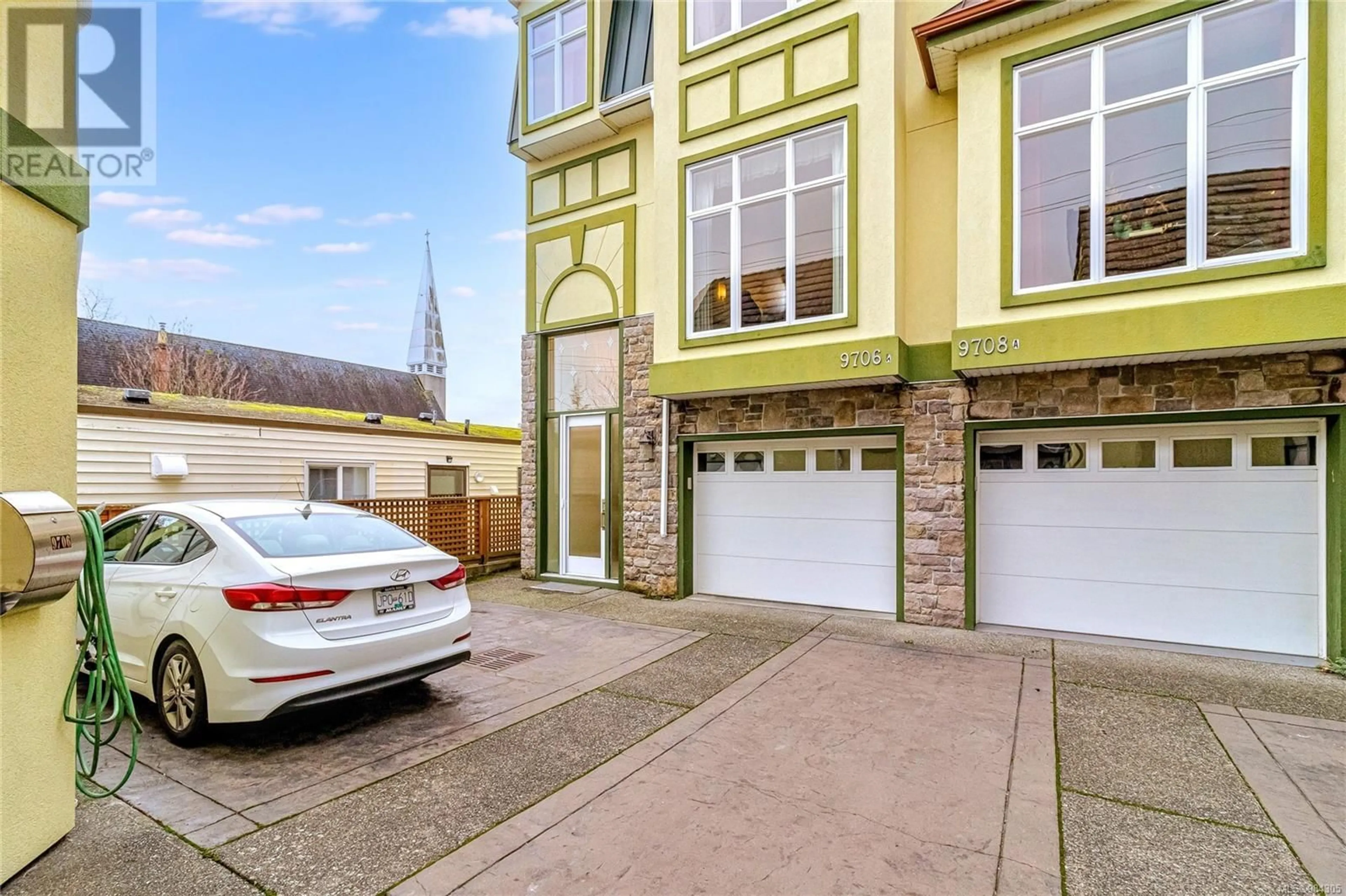 Indoor garage for 9706A Third St, Sidney British Columbia V8L3A2