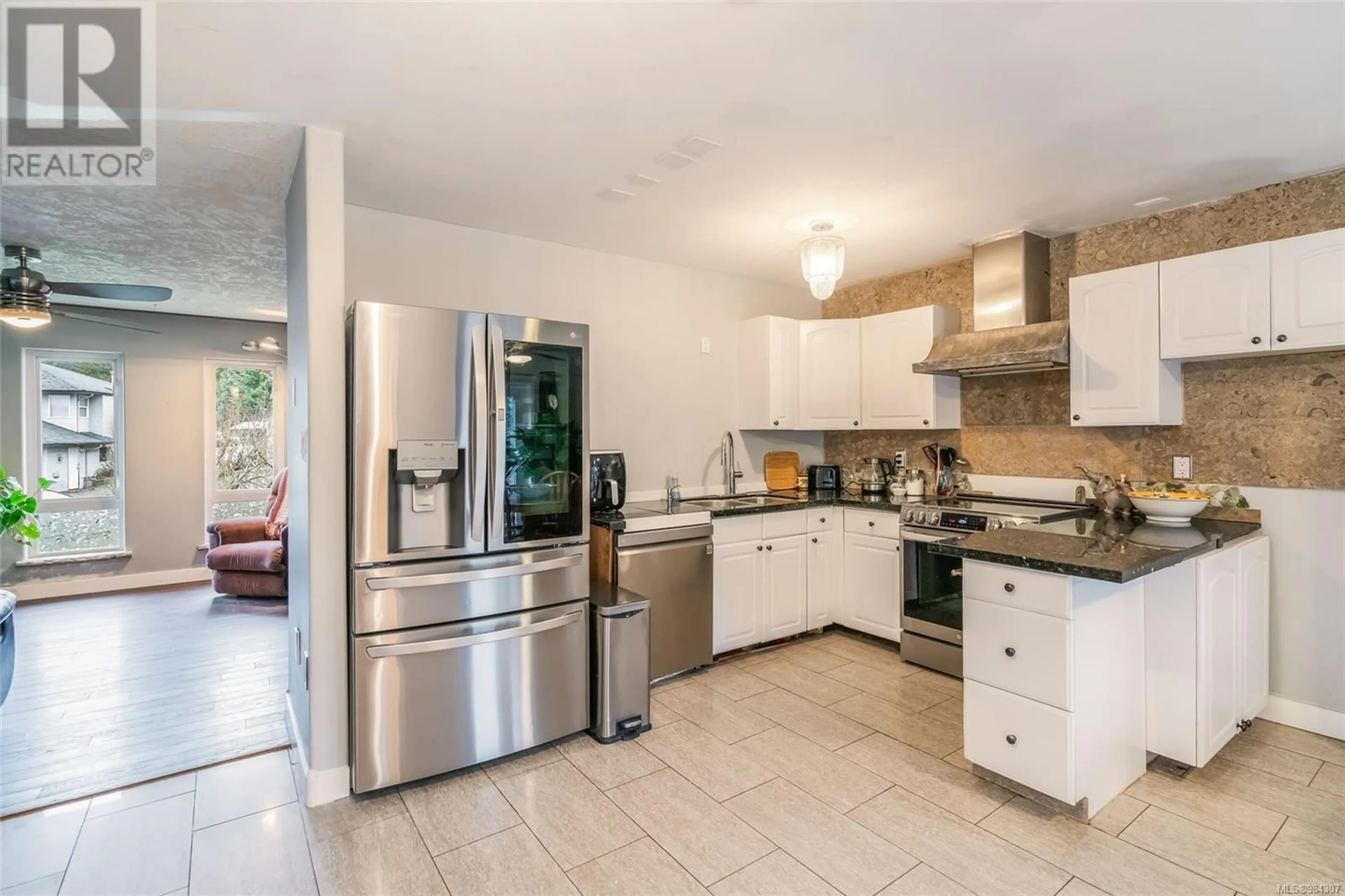 Open concept kitchen, ceramic/tile floor for 2451 Crystal Brook Way, Nanaimo British Columbia V9T6L5