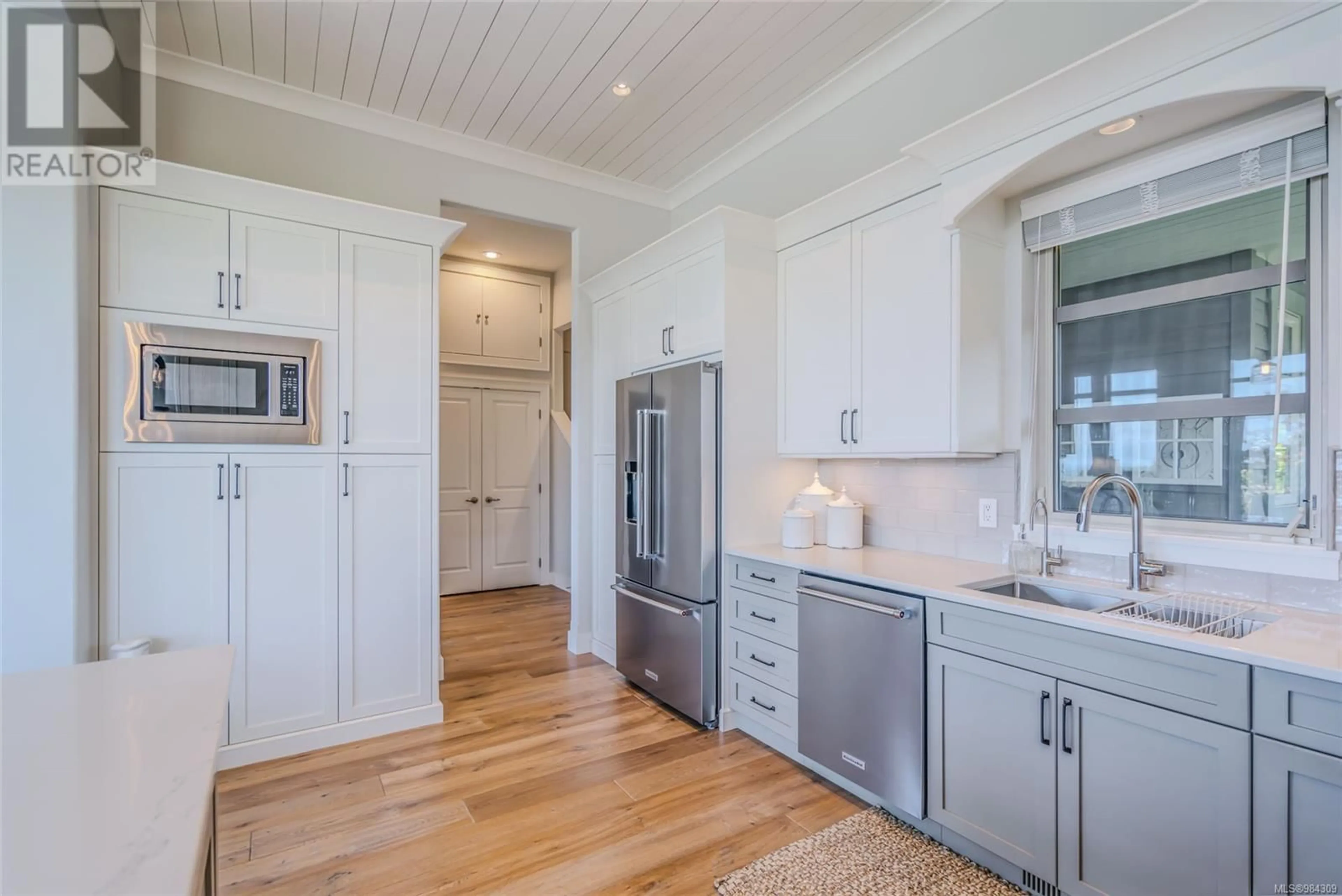 Open concept kitchen, unknown for 3568 Goodrich Rd, Nanoose Bay British Columbia V9P9K9