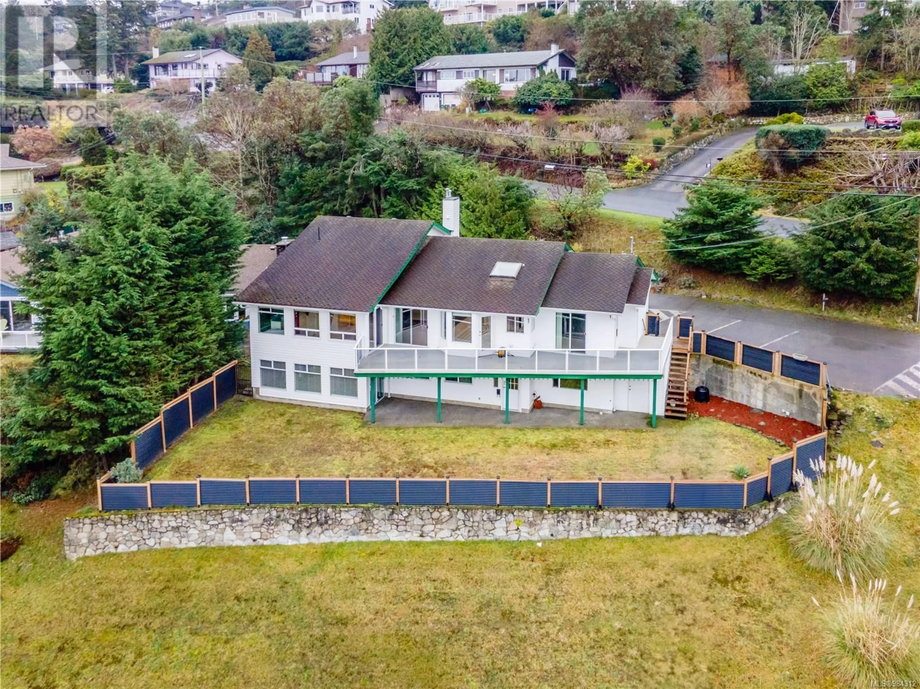 A pic from outside/outdoor area/front of a property/back of a property/a pic from drone, unknown for 3804 Overlook Dr, Nanaimo British Columbia V9T1M6