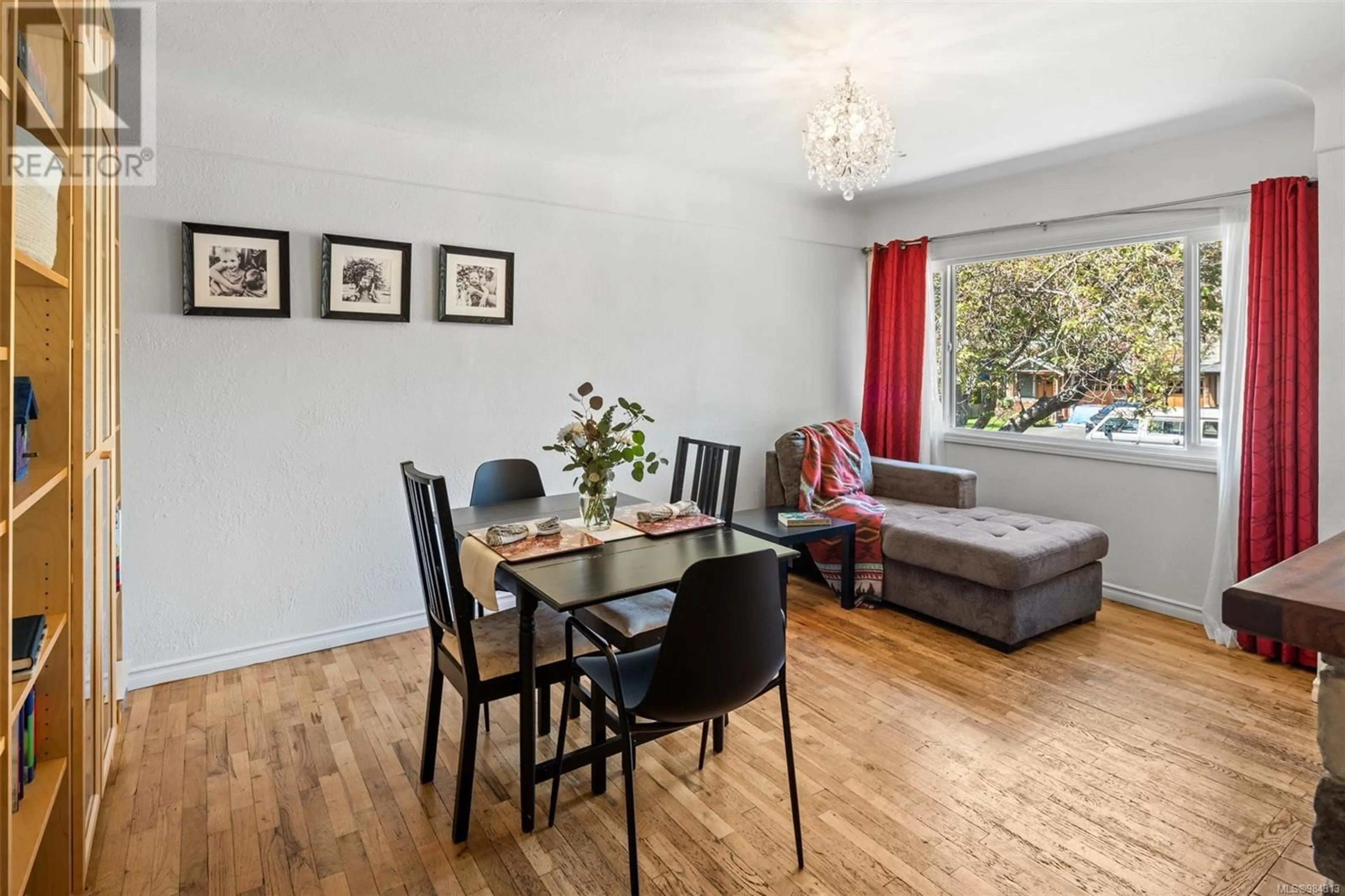 Dining room, wood/laminate floor for 1451 Brooke St, Victoria British Columbia V8S1M4