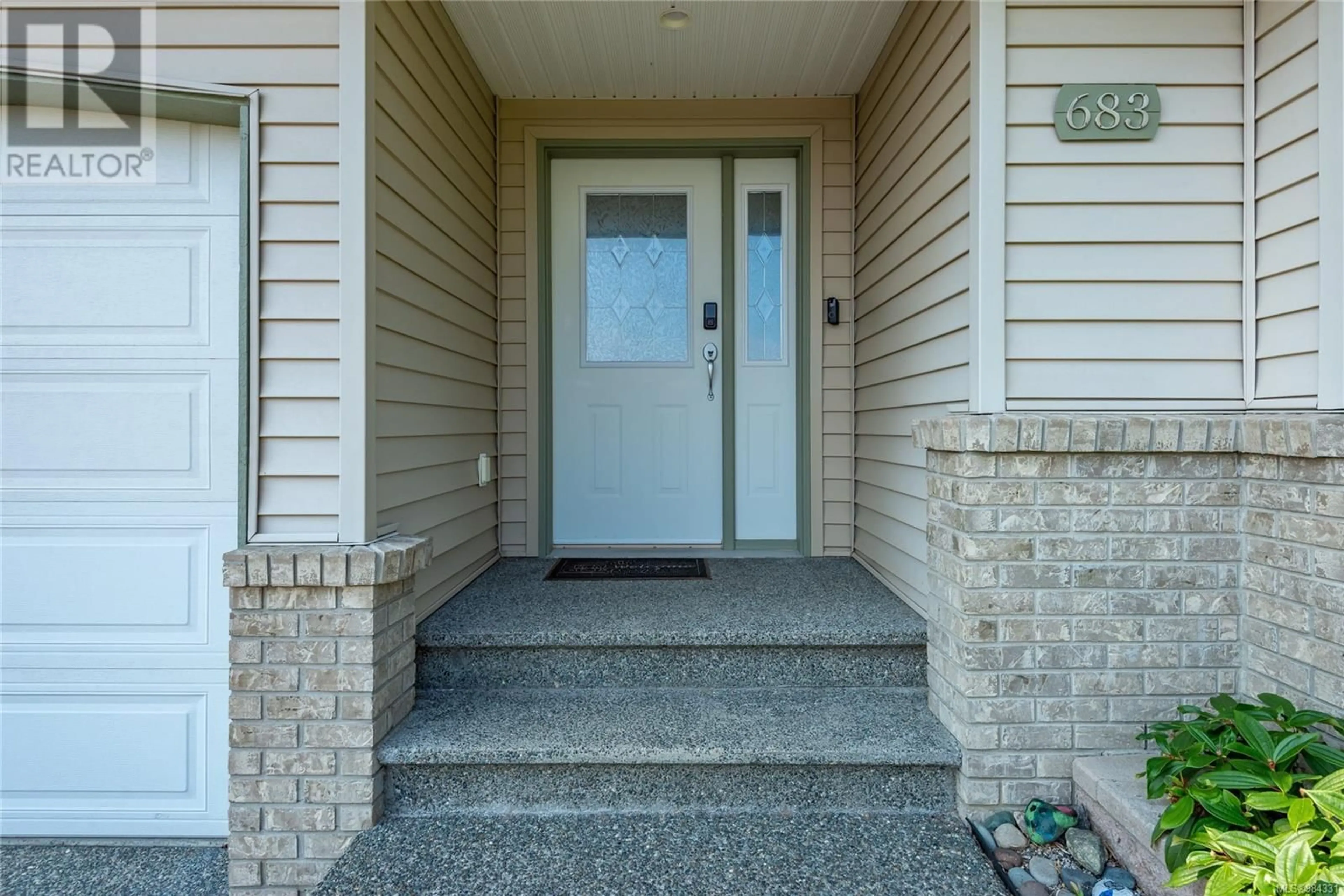 Indoor entryway for 683 Nelson Rd, Campbell River British Columbia V9H1T7