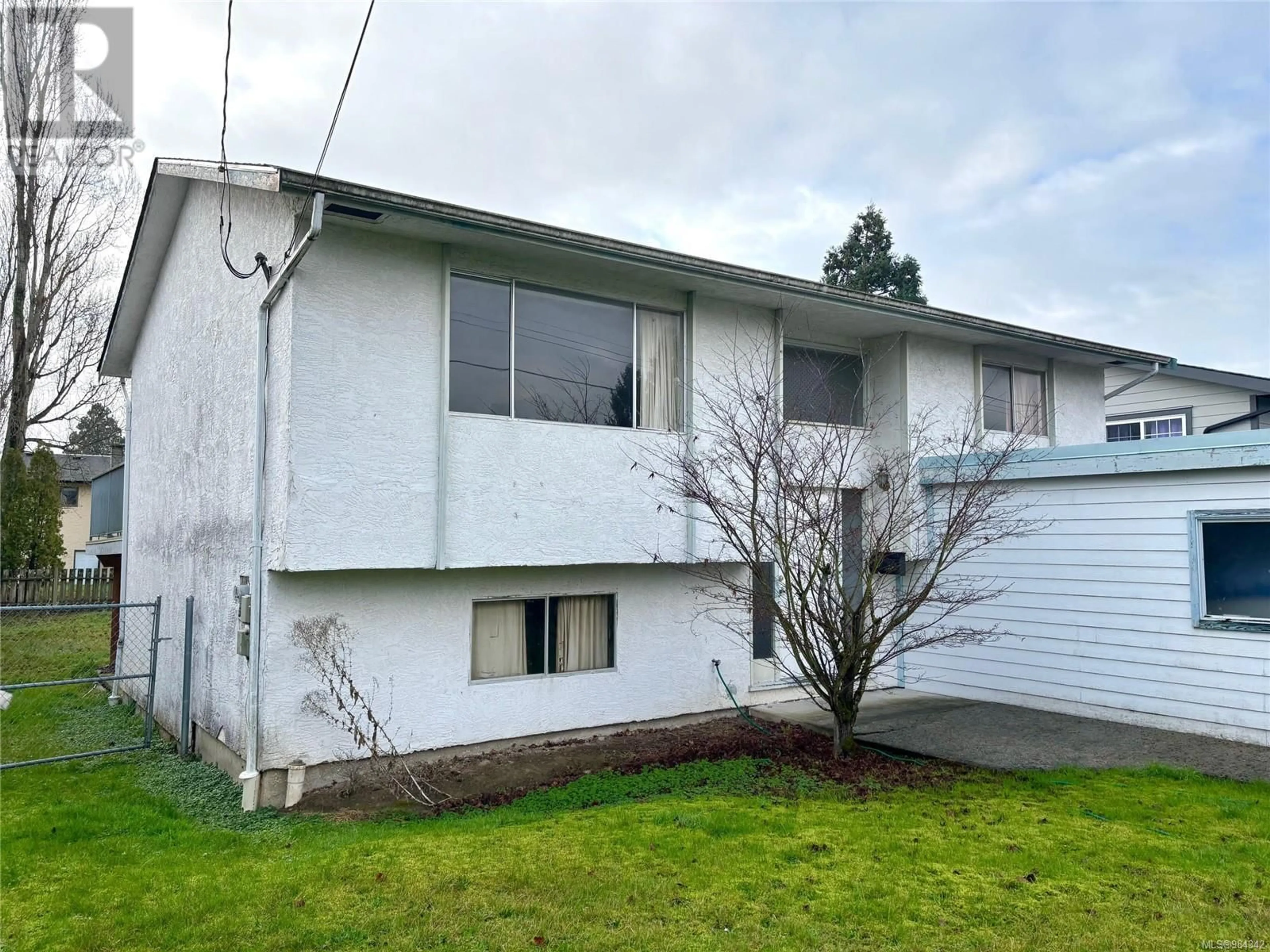 Home with vinyl exterior material, street for 2199 BRADFORD Ave, Sidney British Columbia V8L2C8