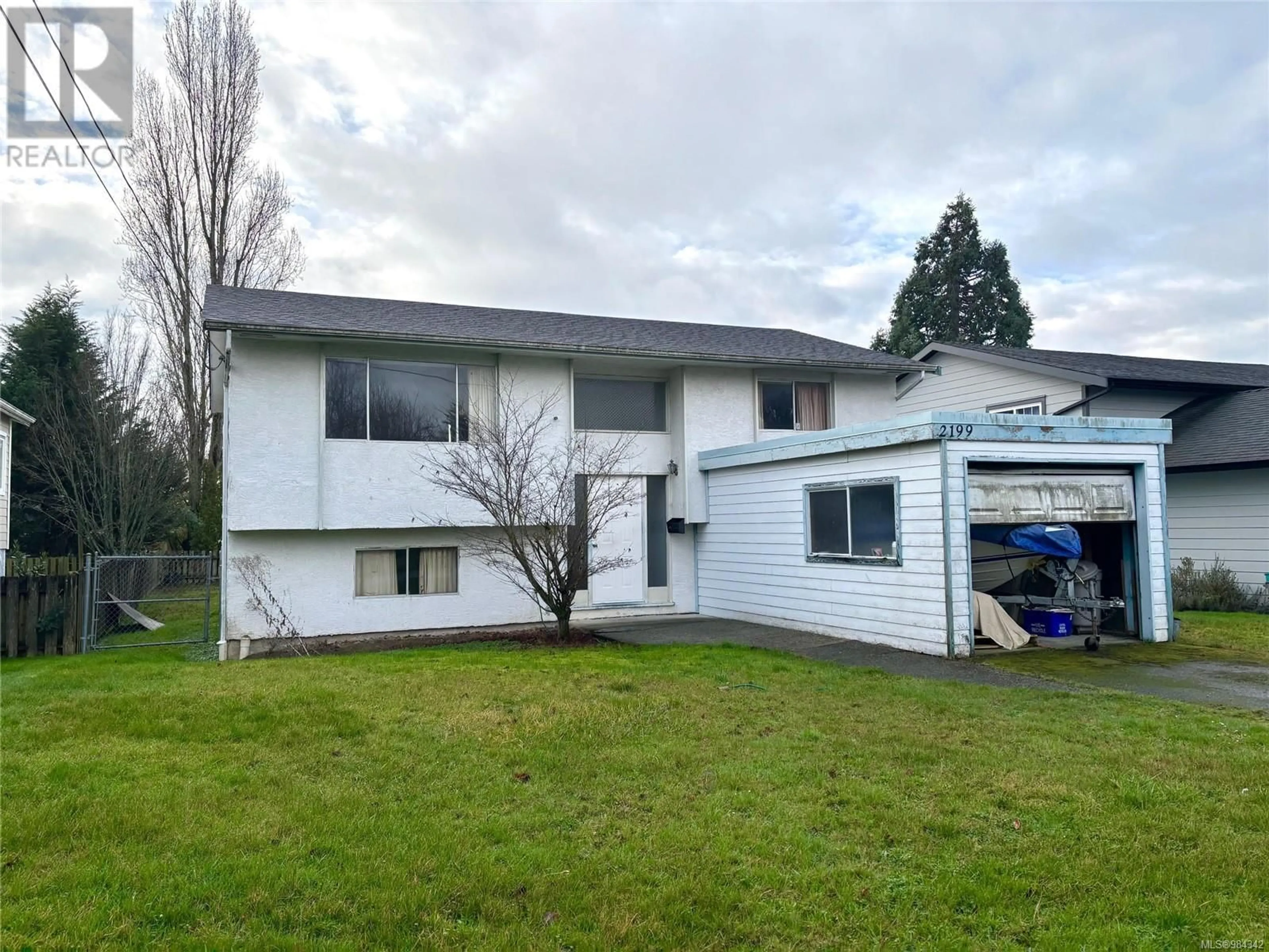 A pic from outside/outdoor area/front of a property/back of a property/a pic from drone, unknown for 2199 BRADFORD Ave, Sidney British Columbia V8L2C8