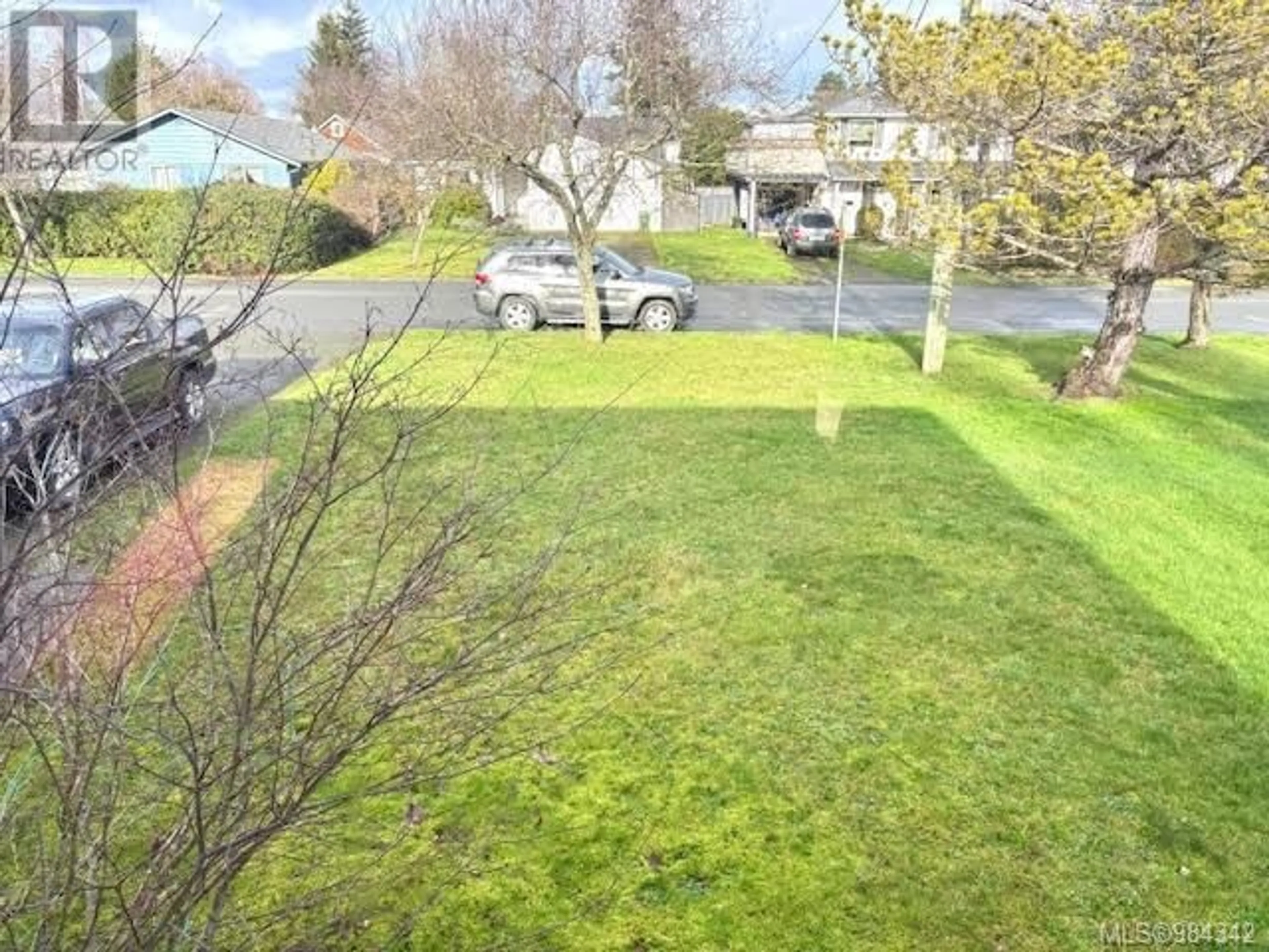 A pic from outside/outdoor area/front of a property/back of a property/a pic from drone, unknown for 2199 BRADFORD Ave, Sidney British Columbia V8L2C8