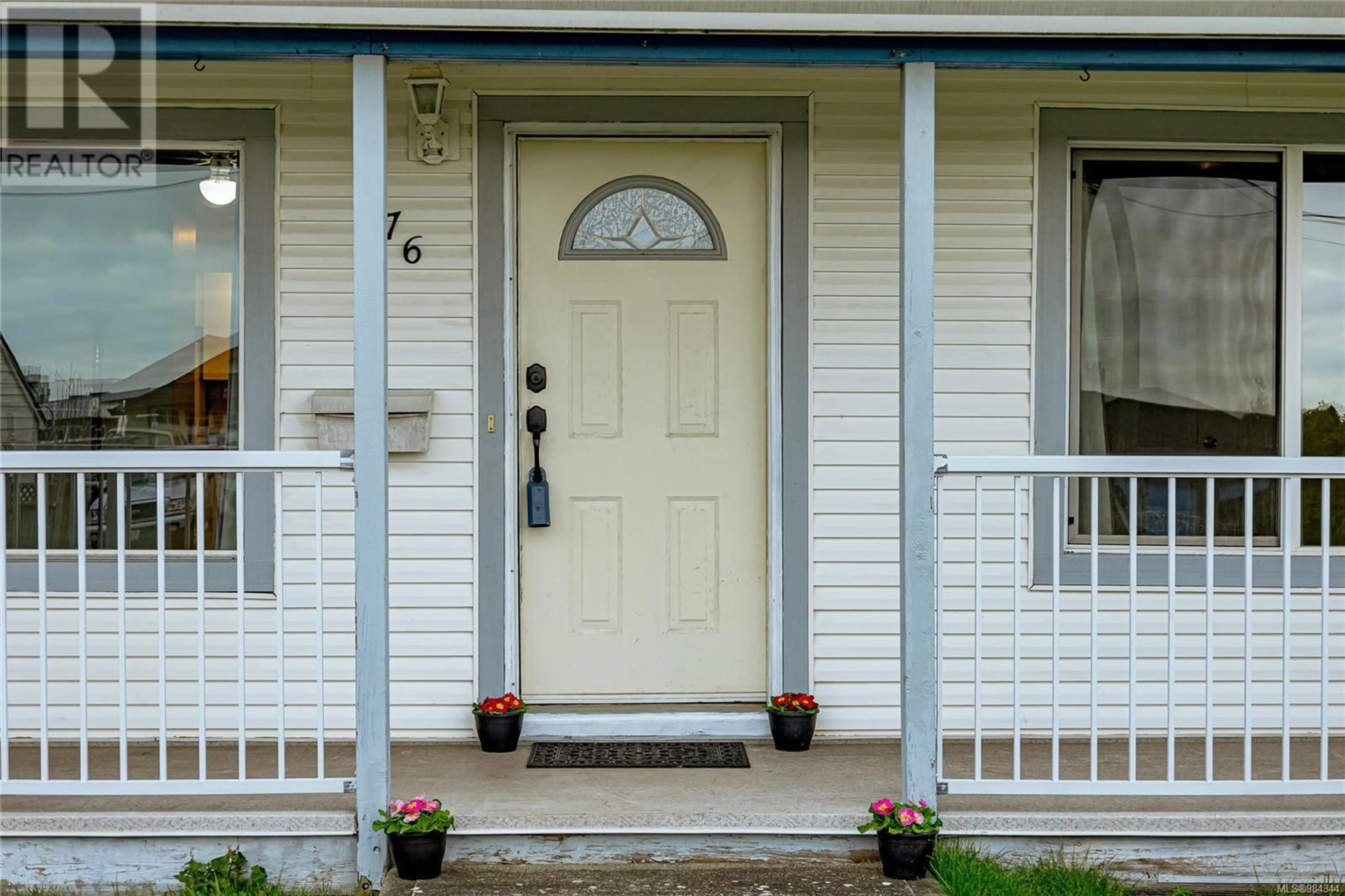 Home with vinyl exterior material, street for 276 Crease Ave, Saanich British Columbia V8Z1S9