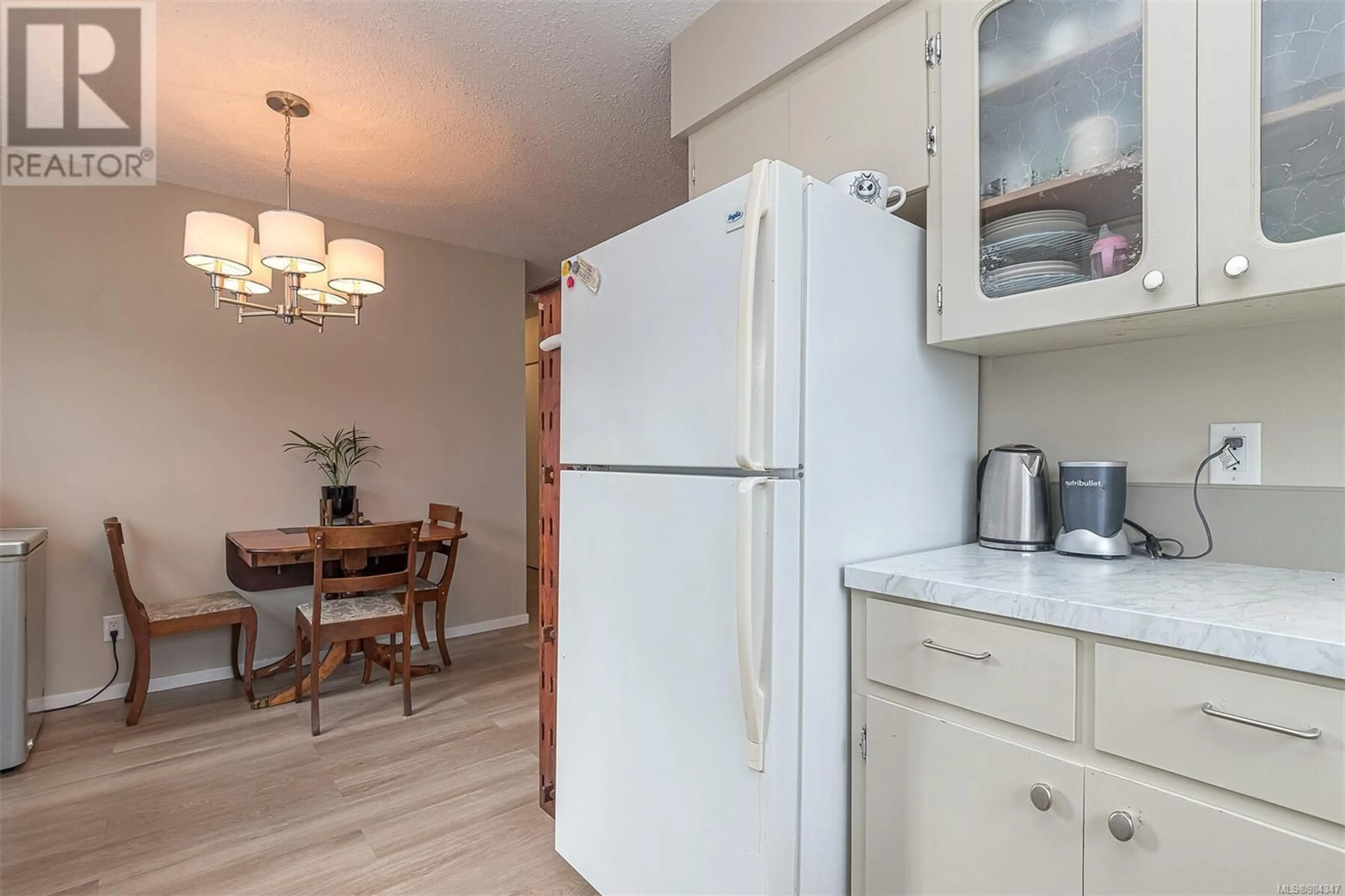 Standard kitchen, unknown for 2189A+2189B Amelia Ave, Sidney British Columbia V8L2H5