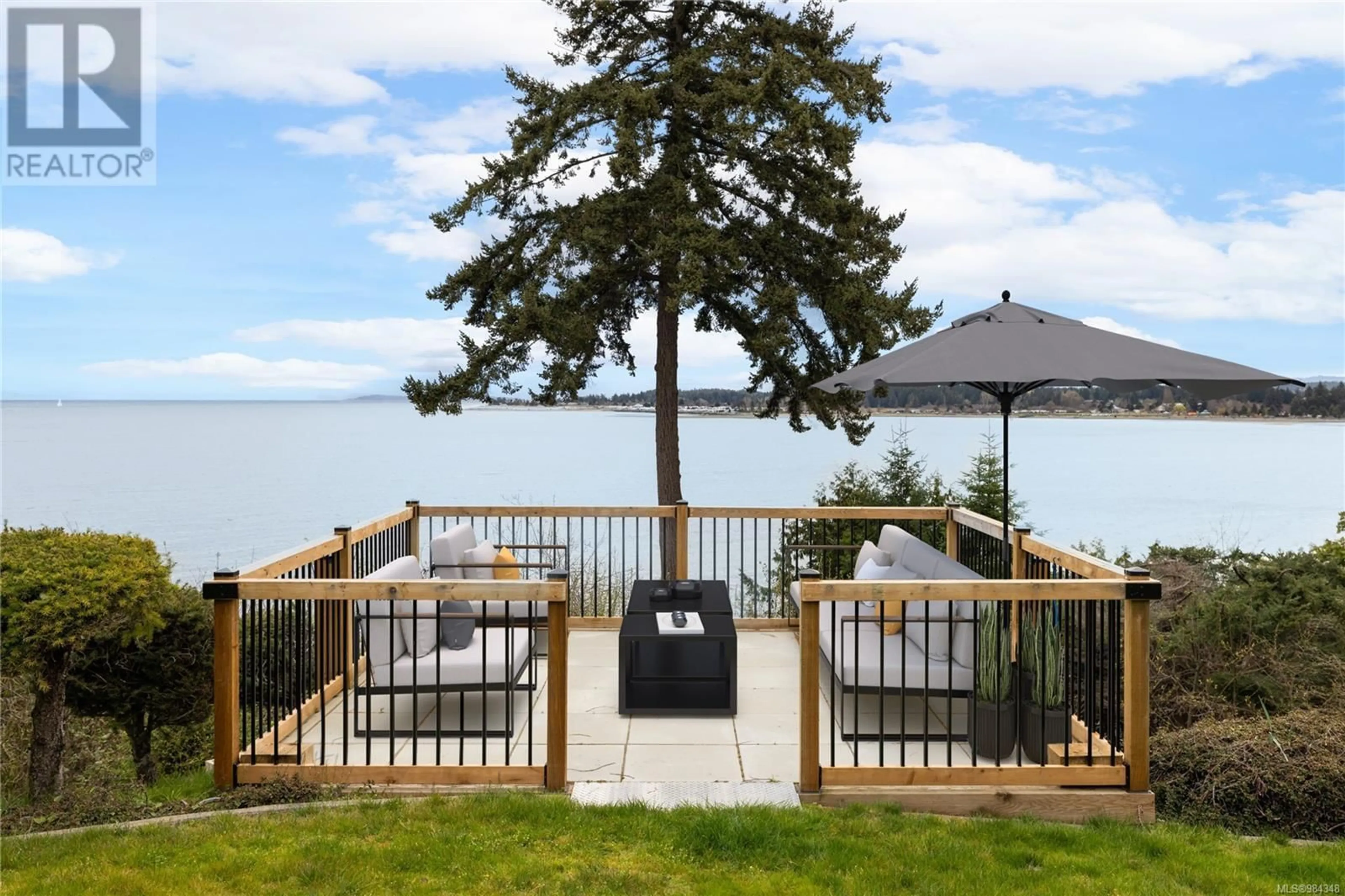 Patio, water/lake/river/ocean view for 466 Heather Pl, Parksville British Columbia V9P1A2