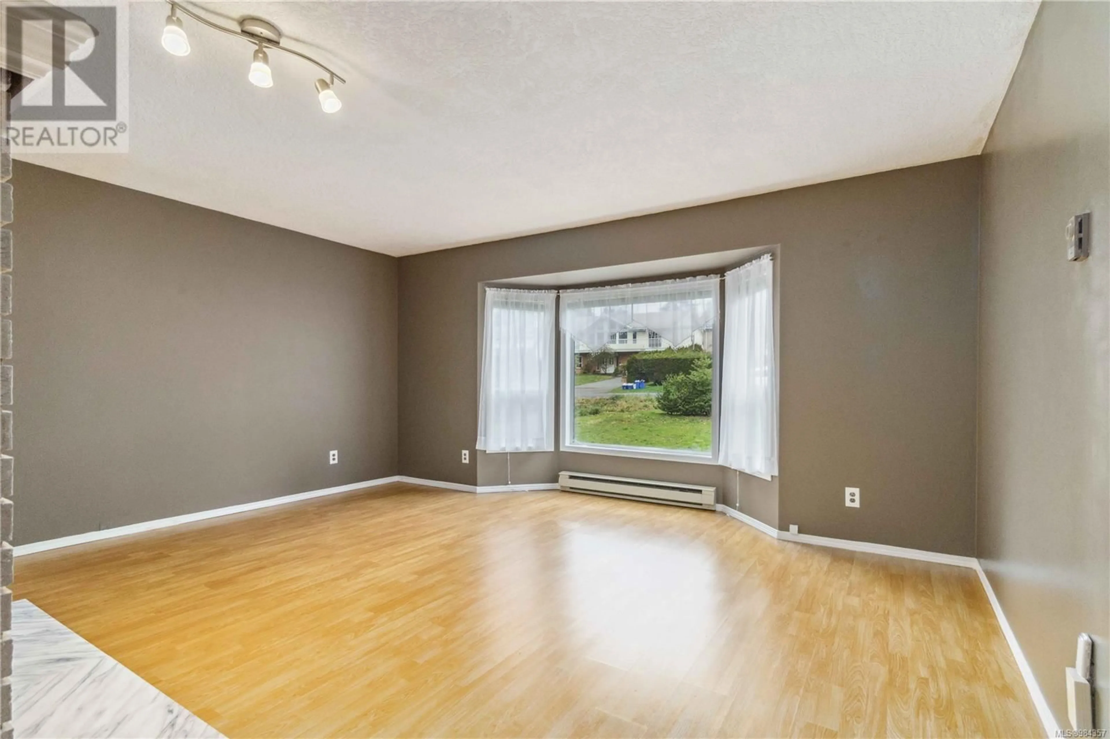 A pic of a room for 5055 Del Monte Ave, Saanich British Columbia V8Y1W9