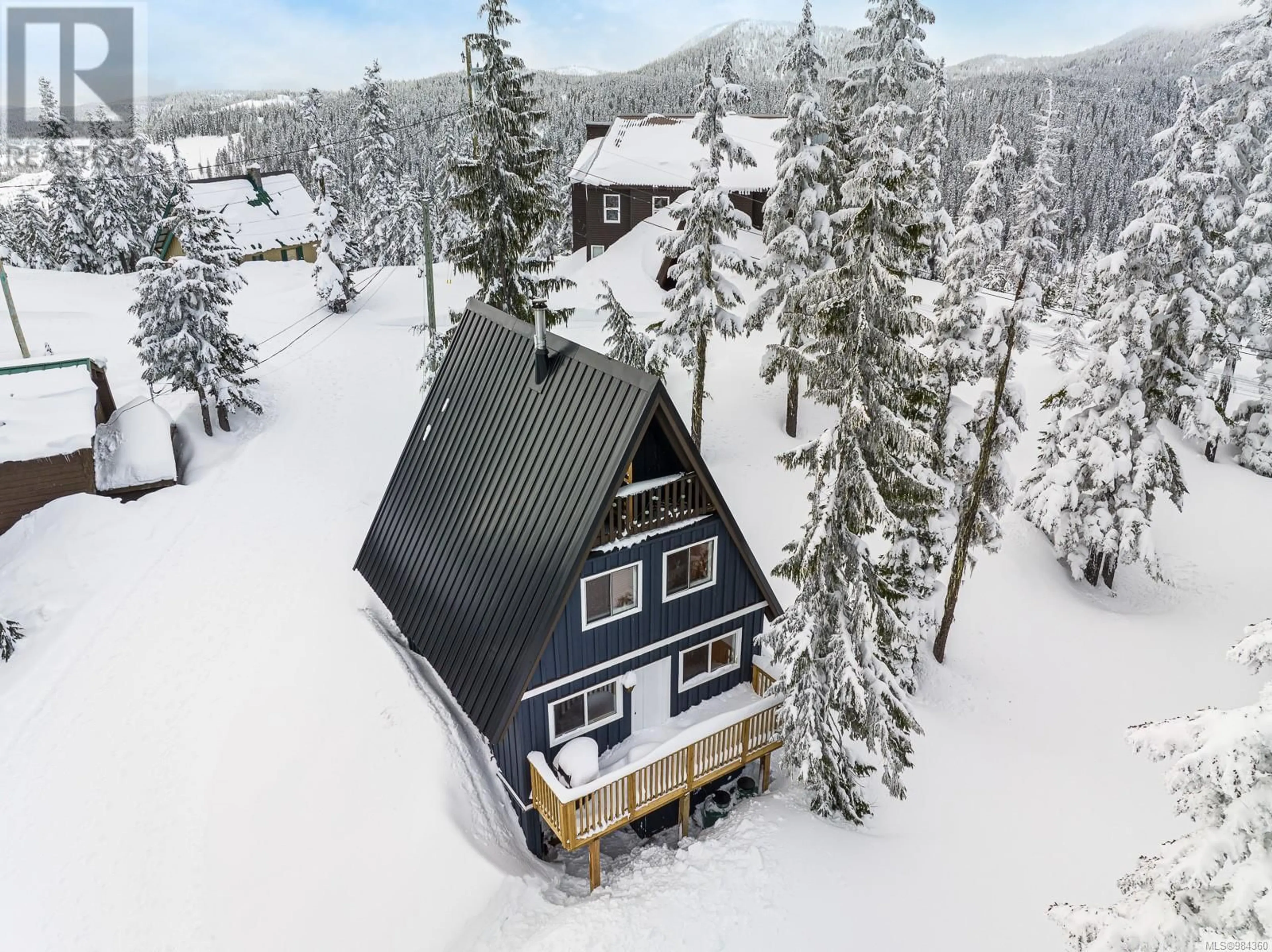 A pic from outside/outdoor area/front of a property/back of a property/a pic from drone, unknown for 710 GLACIER VIEW CIRCLE, Courtenay British Columbia V9J1L0