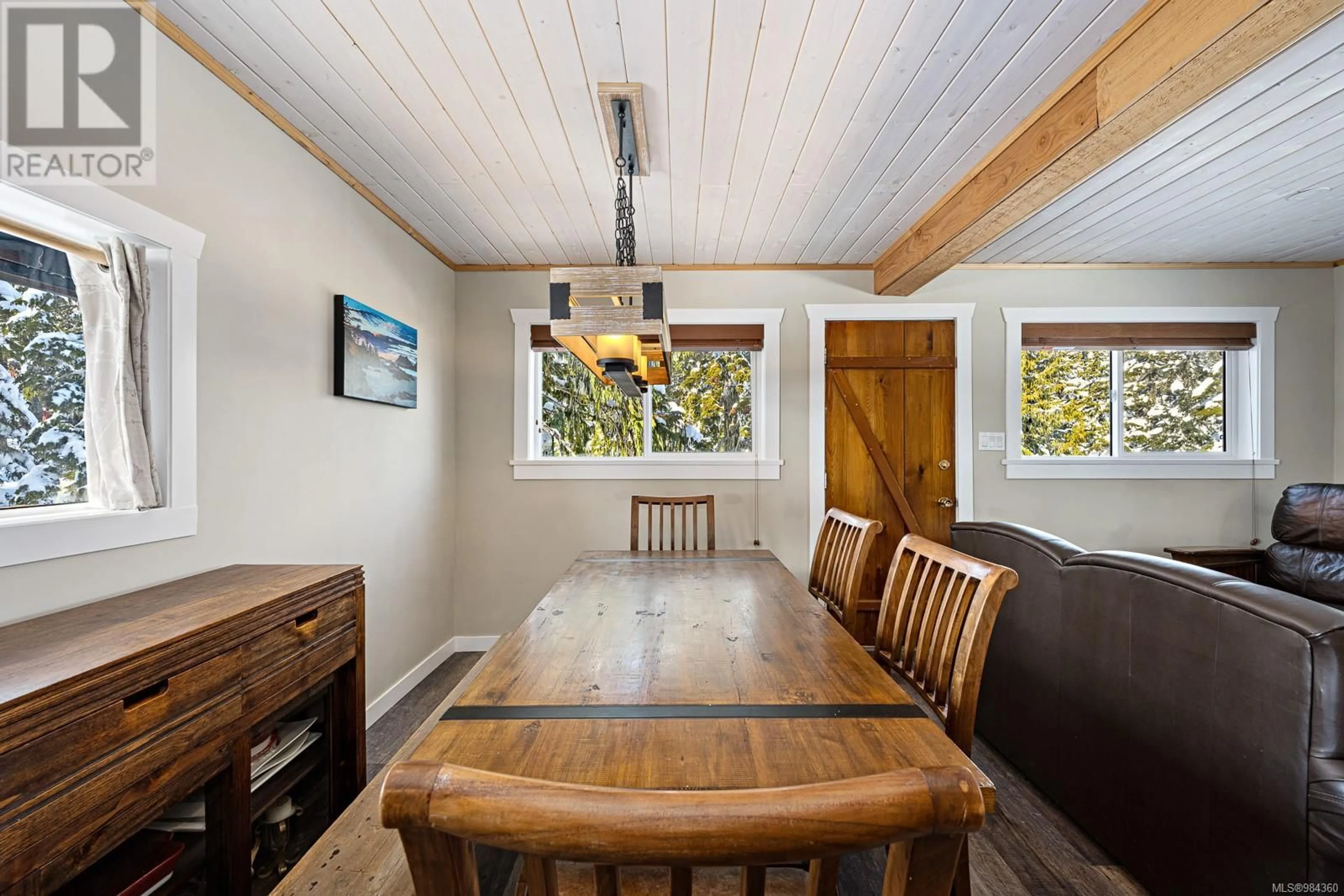 Dining room, wood/laminate floor for 710 Glacier View Cir, Courtenay British Columbia V9J1L0