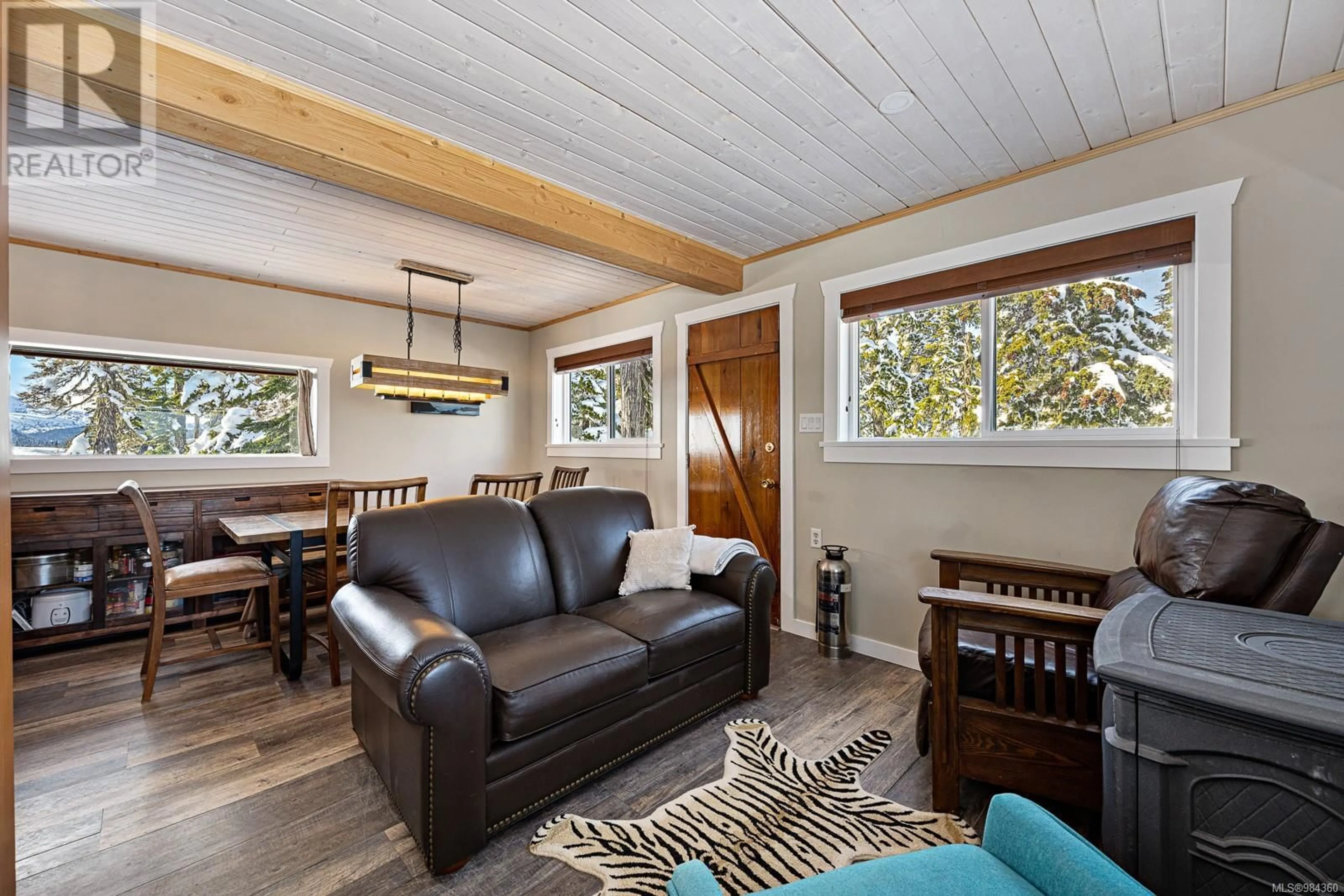 Living room with furniture, wood/laminate floor for 710 Glacier View Cir, Courtenay British Columbia V9J1L0