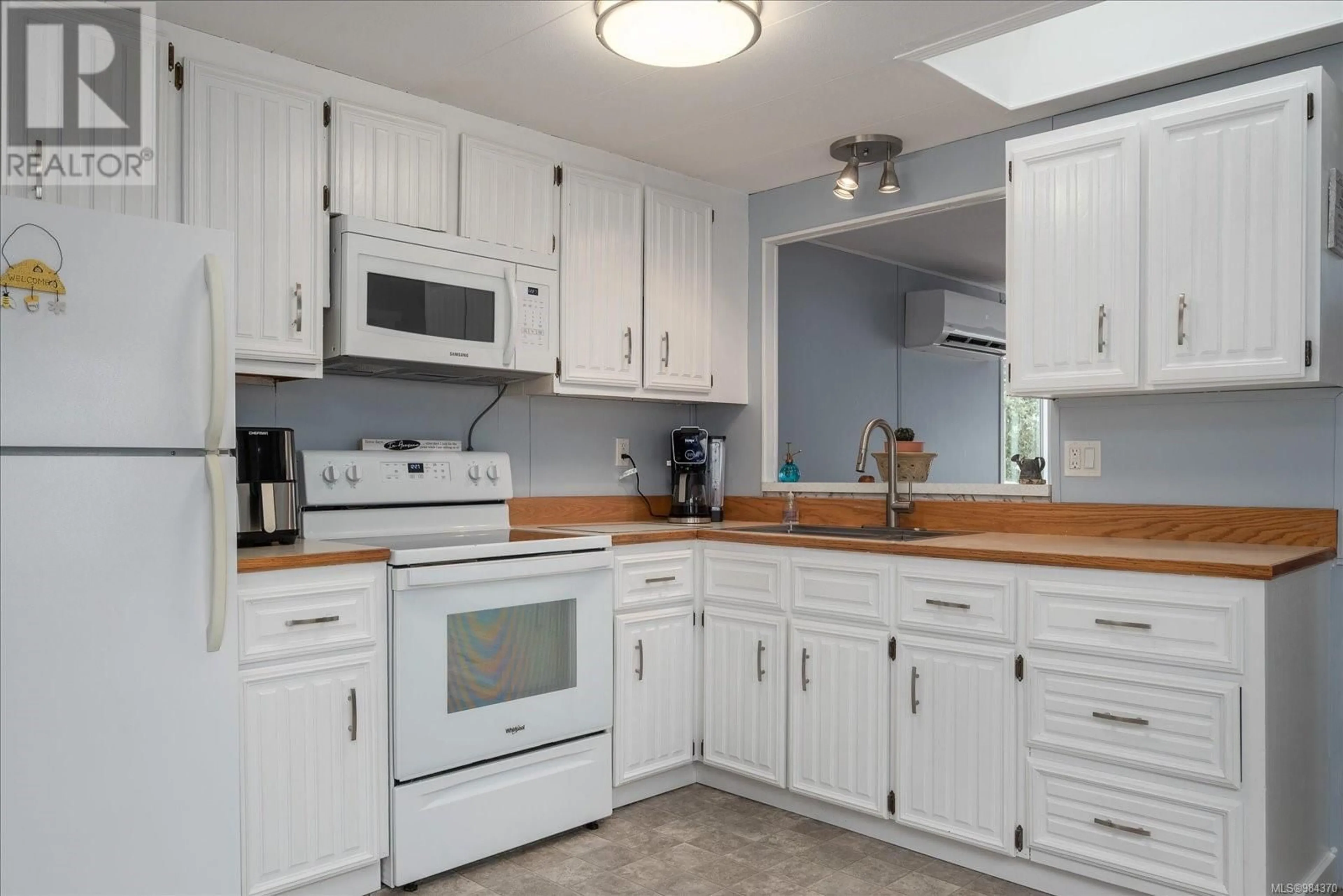 Standard kitchen, unknown for 10 1572 Seabird Rd, Cassidy British Columbia V9G1L3