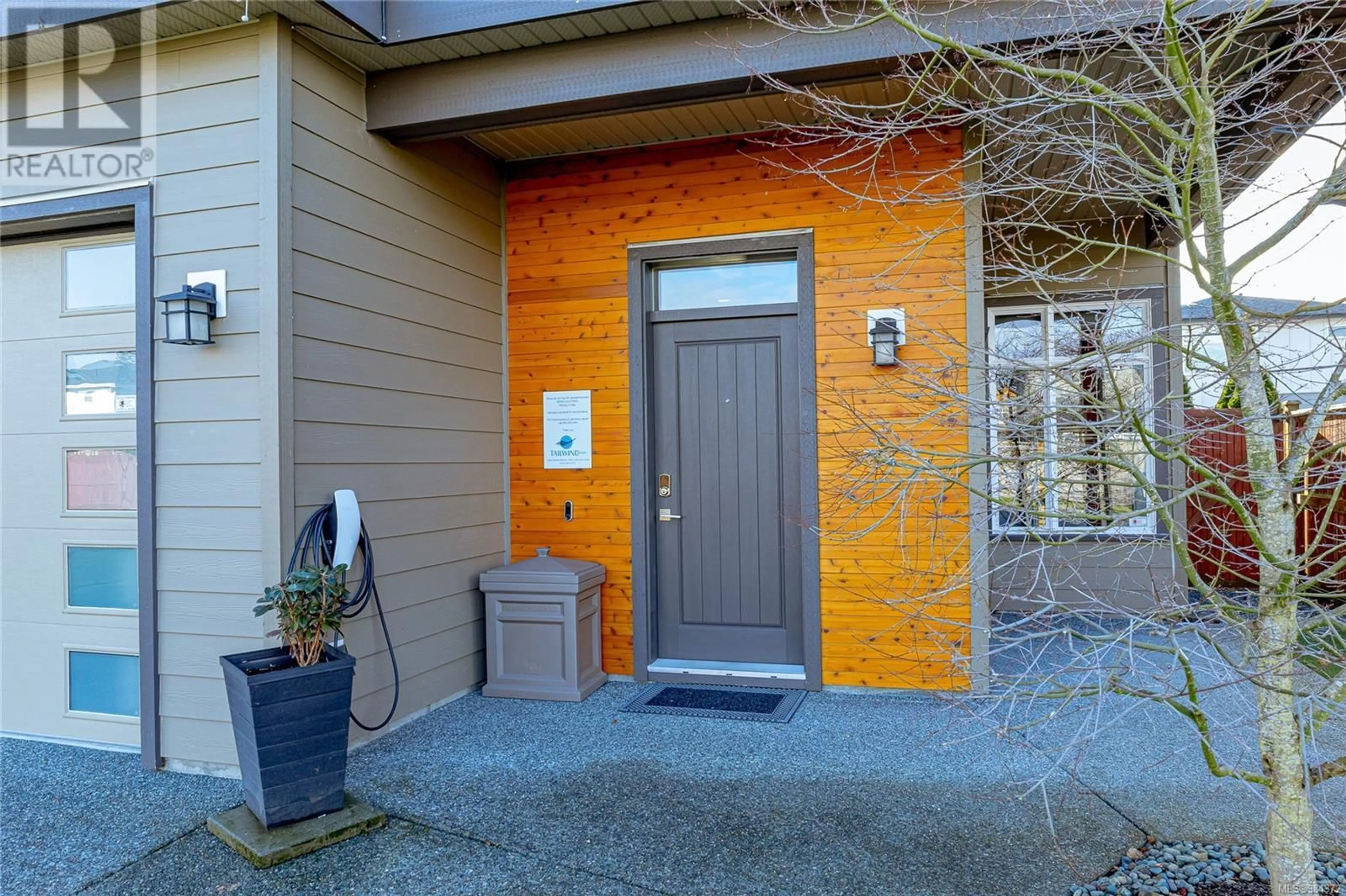 Indoor entryway for 2111 Wood Violet Lane, North Saanich British Columbia V8L1P1