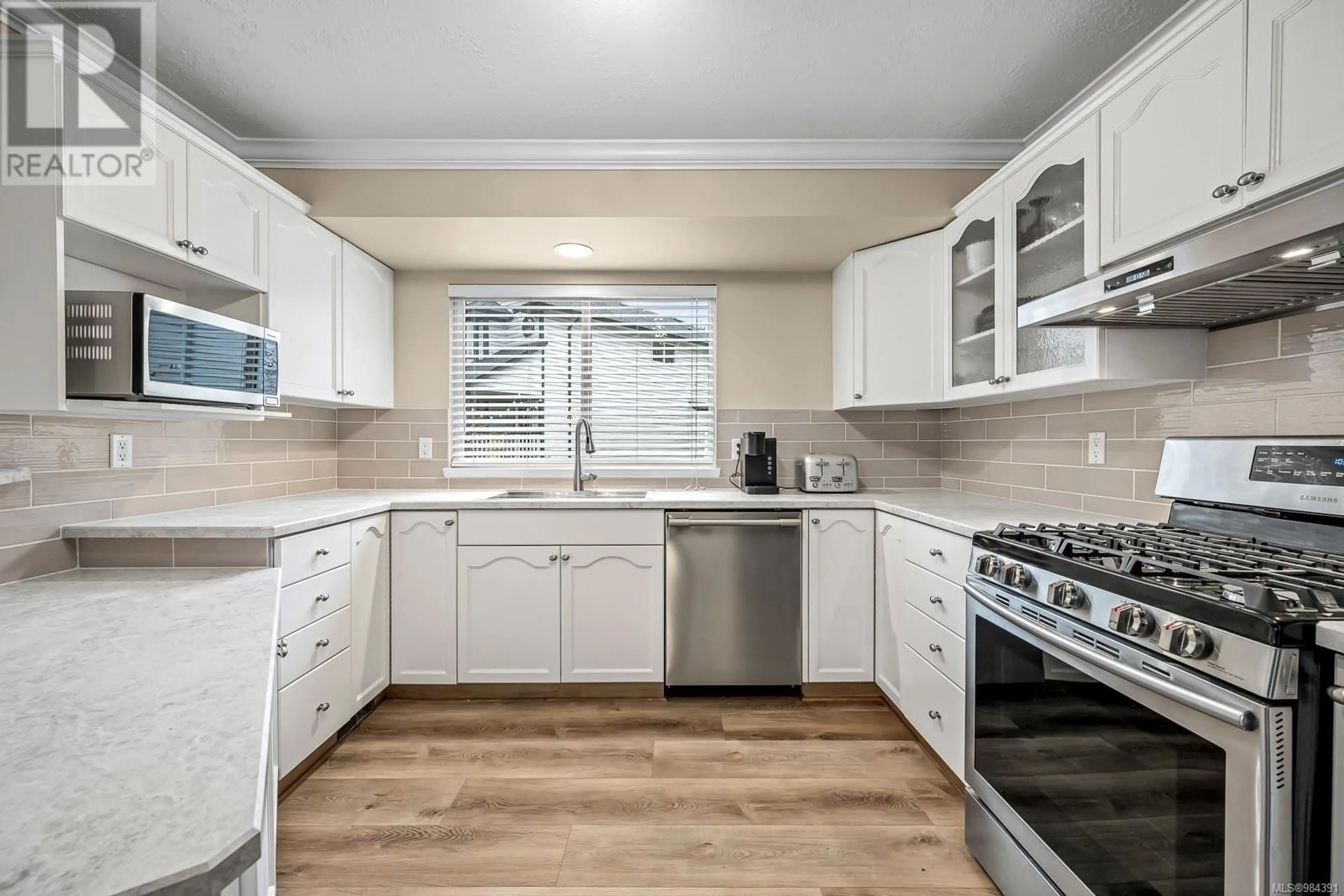 Standard kitchen, ceramic/tile floor for 8 - 3020 CLIFFE AVENUE, Courtenay British Columbia V9N2L7