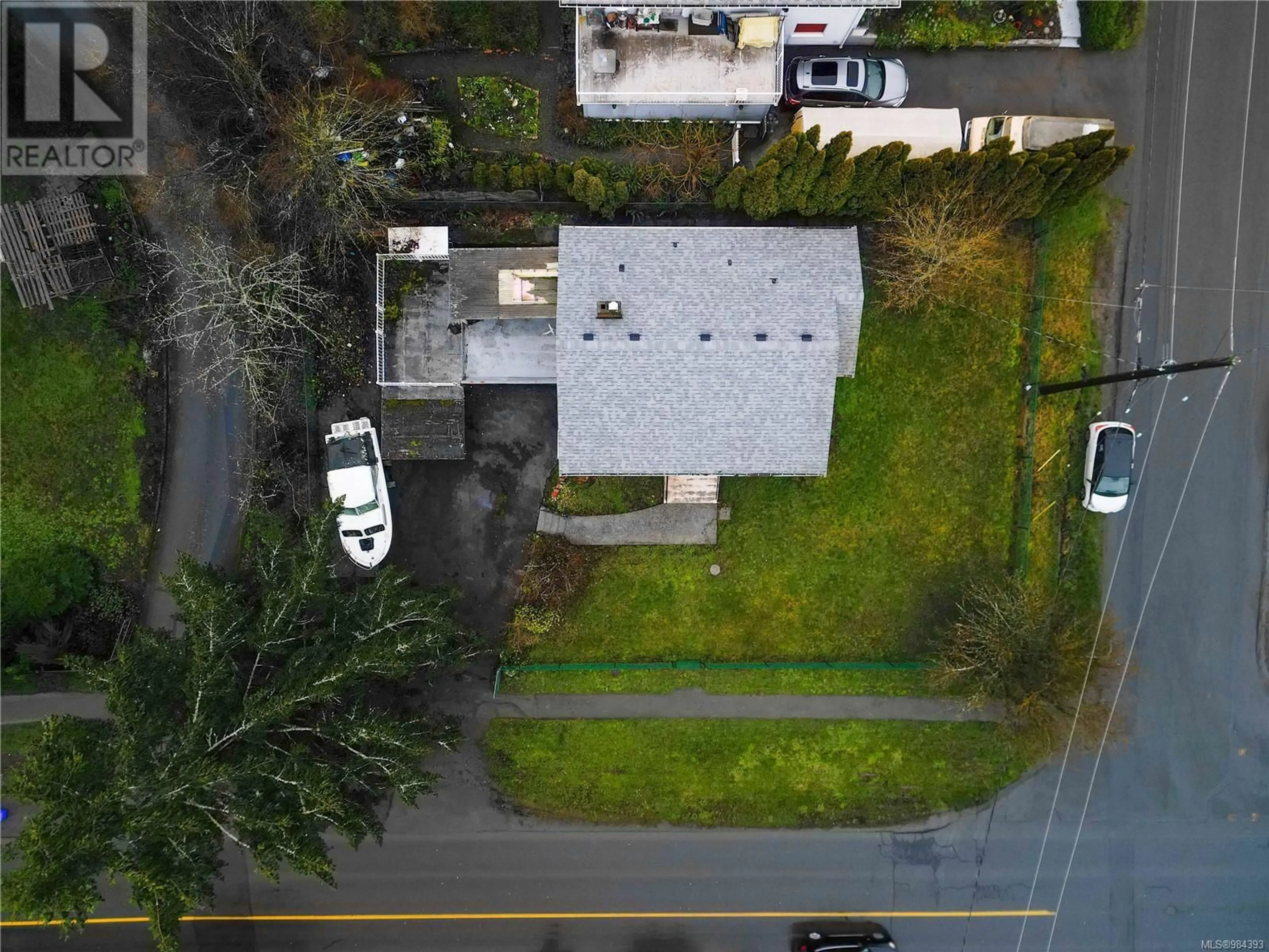 A pic from outside/outdoor area/front of a property/back of a property/a pic from drone, street for 3984 Blenkinsop Rd, Saanich British Columbia V8P3P9