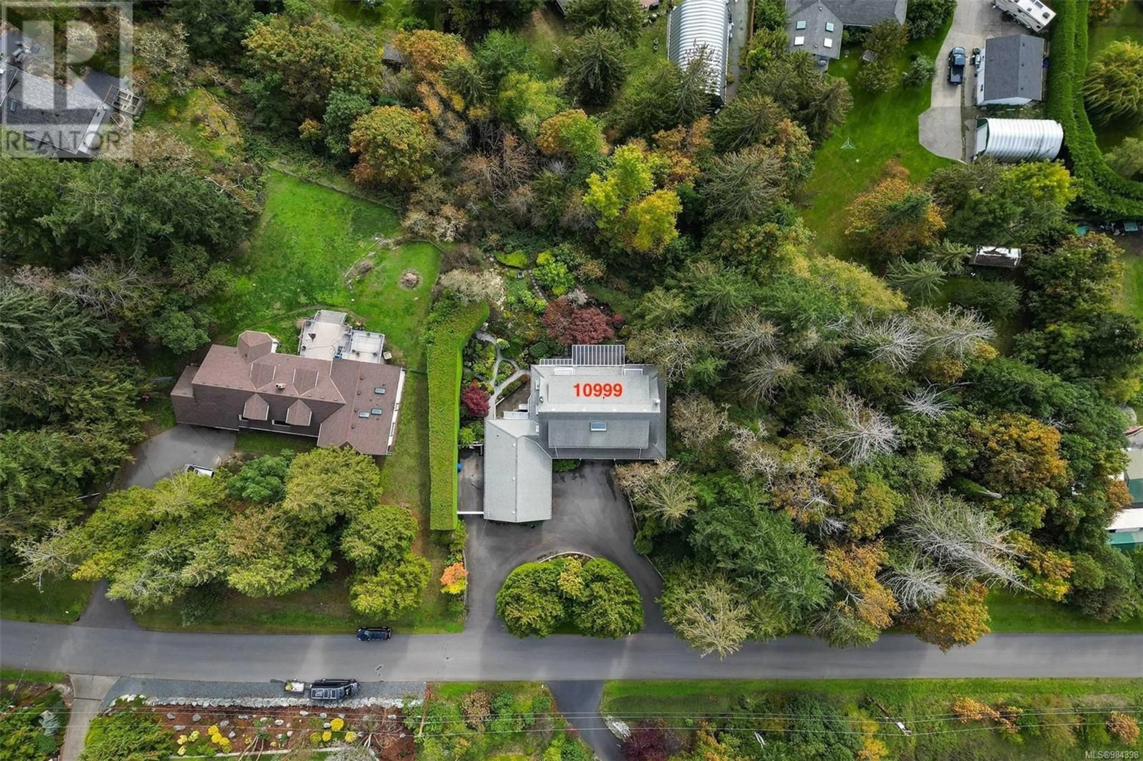 A pic from outside/outdoor area/front of a property/back of a property/a pic from drone, street for 10999 Oriole Lane, North Saanich British Columbia V8L5R1