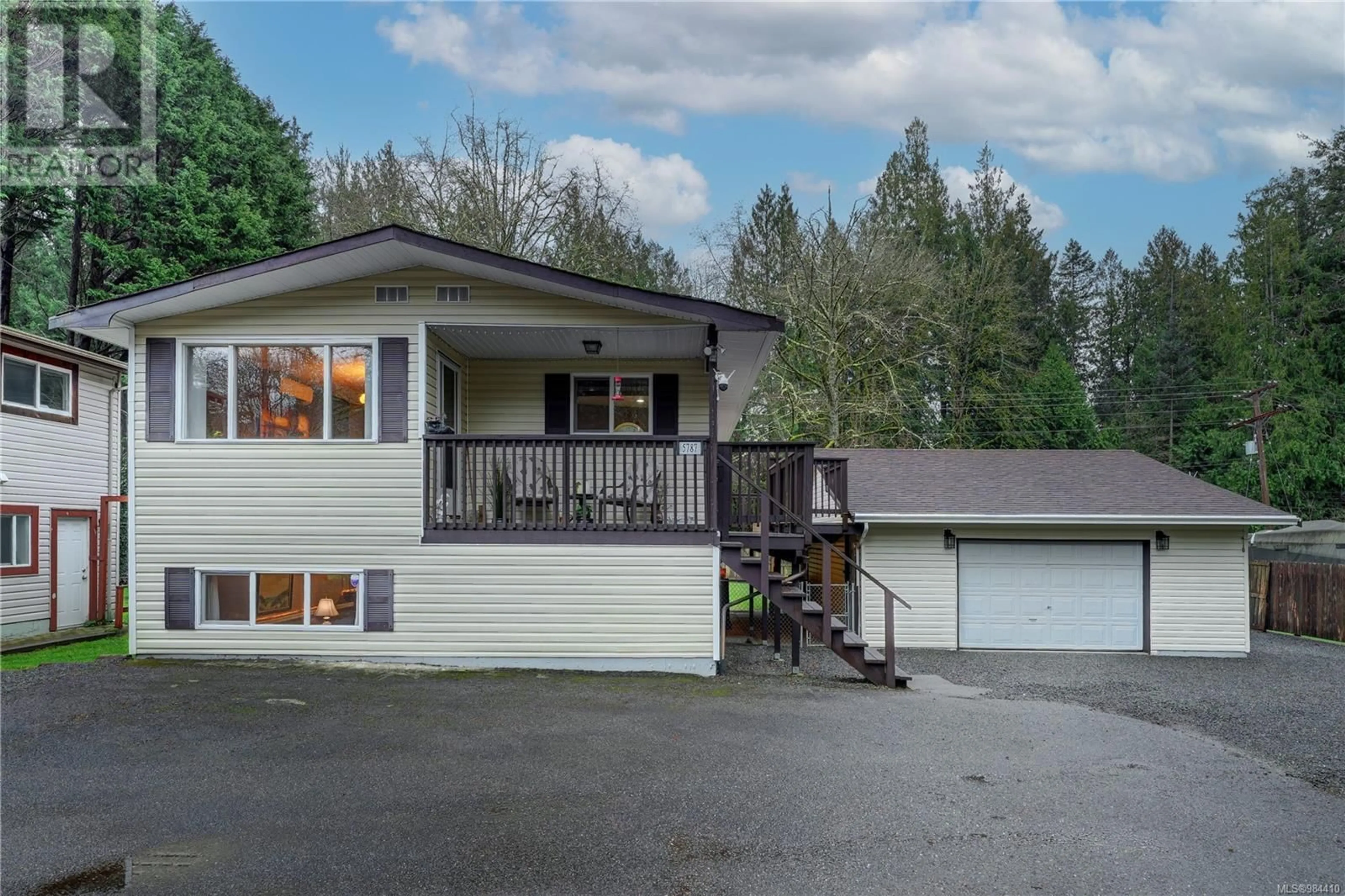 Home with vinyl exterior material, mountain view for 5787 Woodlands Rd, Sooke British Columbia V9Z0G4