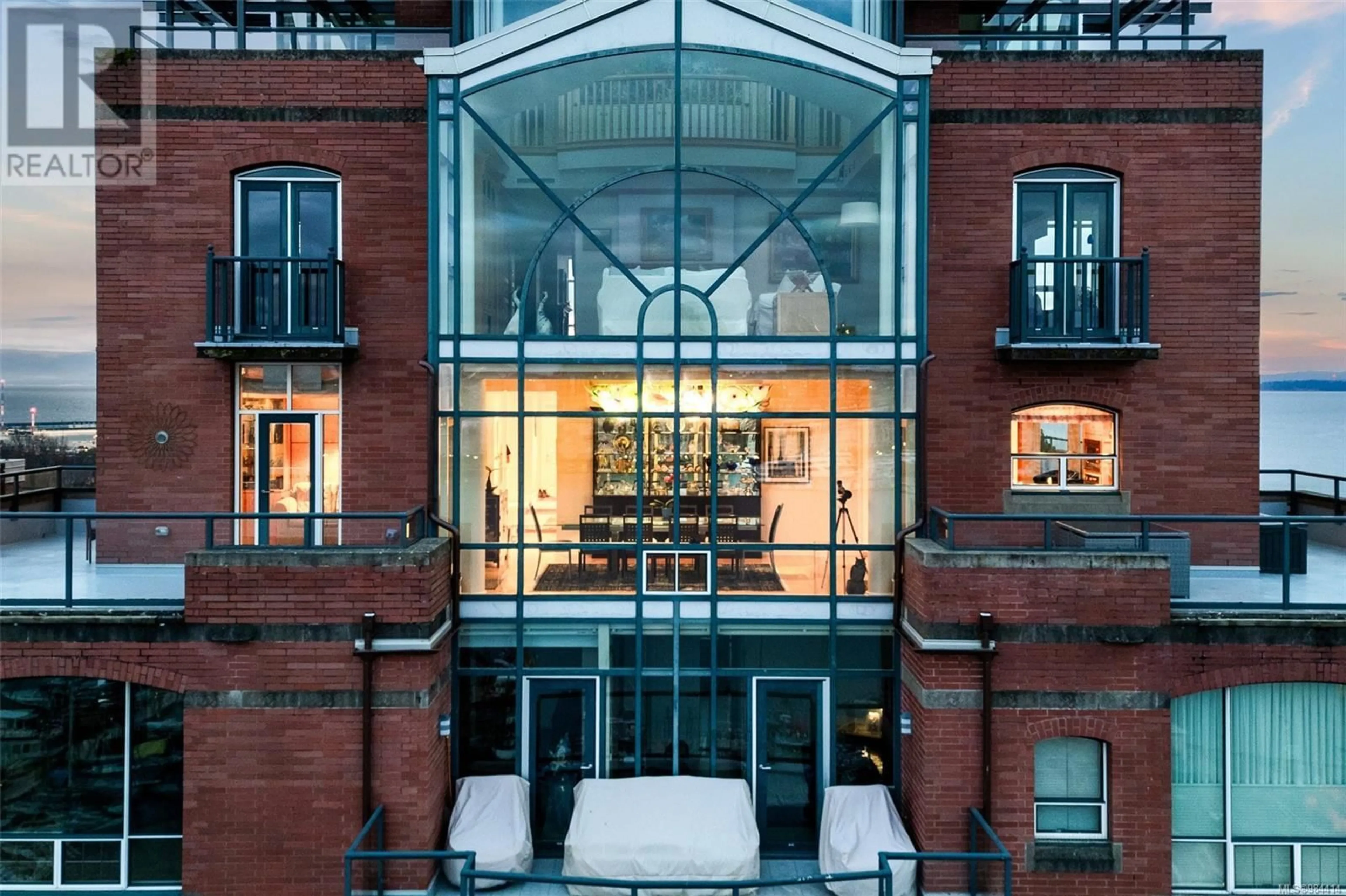 Indoor foyer for 1101 21 Dallas Rd, Victoria British Columbia V8V4Z9