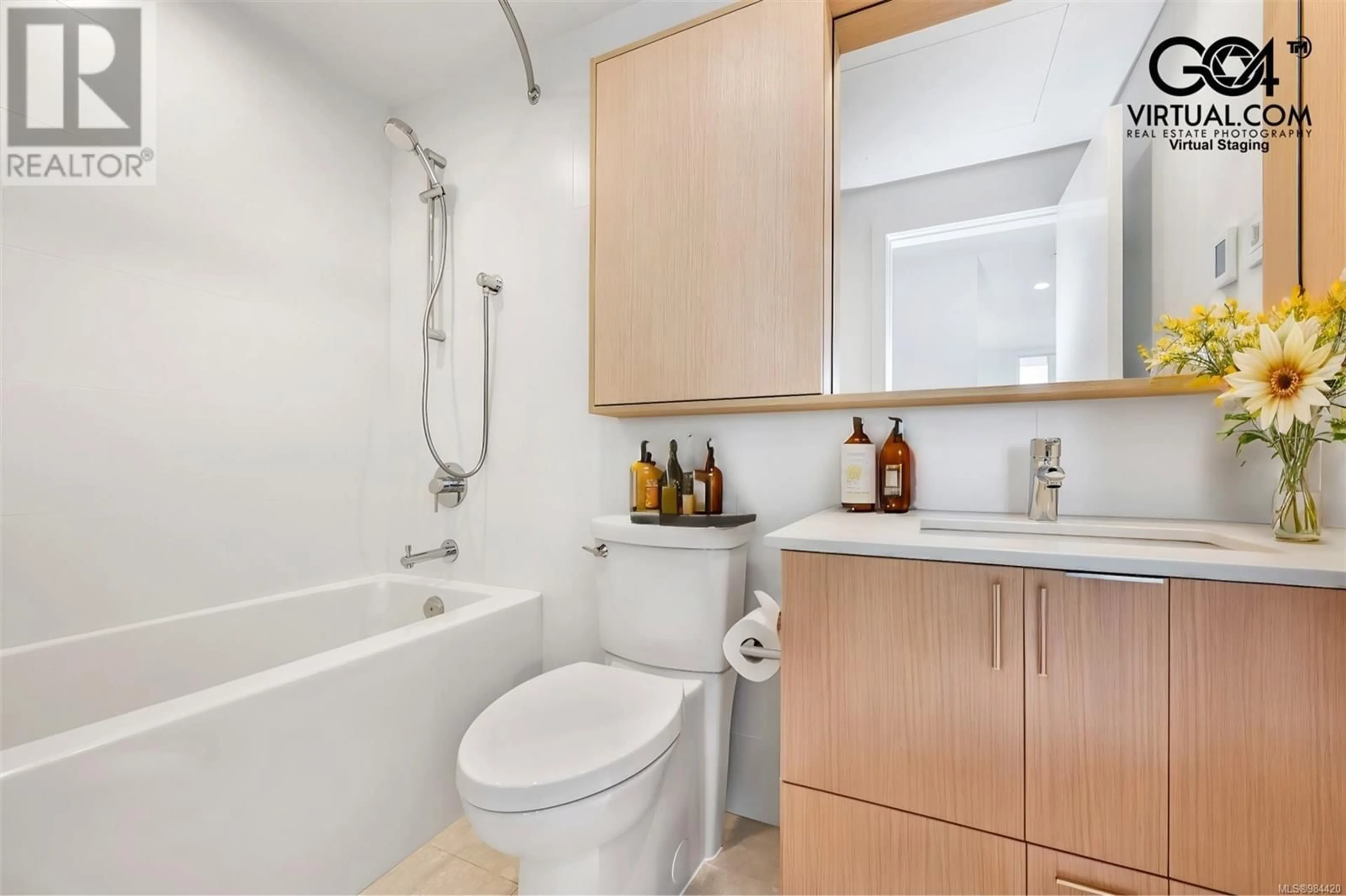 Standard bathroom, unknown for 902 1100 Yates St, Victoria British Columbia V8V3M8