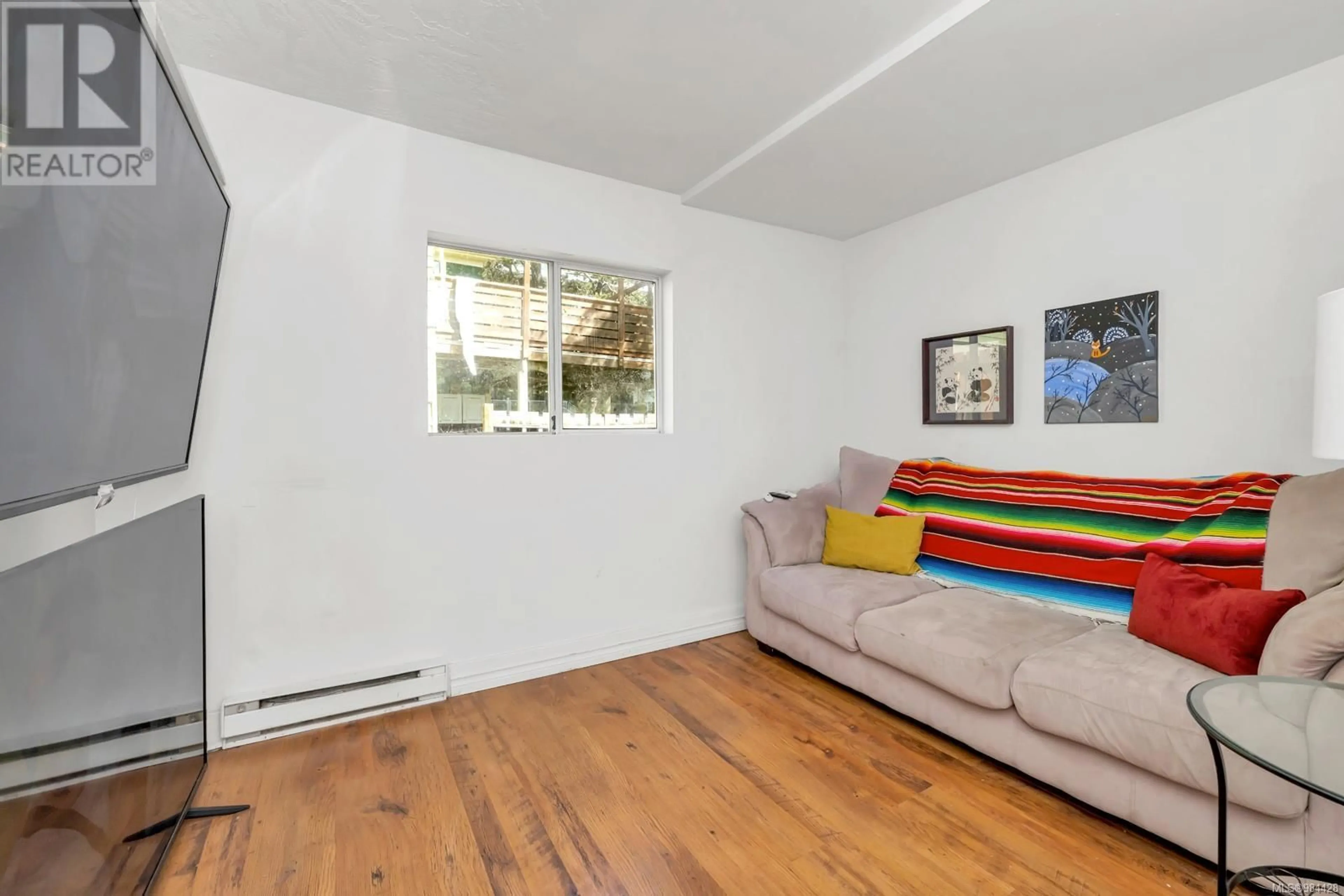 Living room with furniture, wood/laminate floor for 415 Boleskine Rd, Saanich British Columbia V8Z1E5