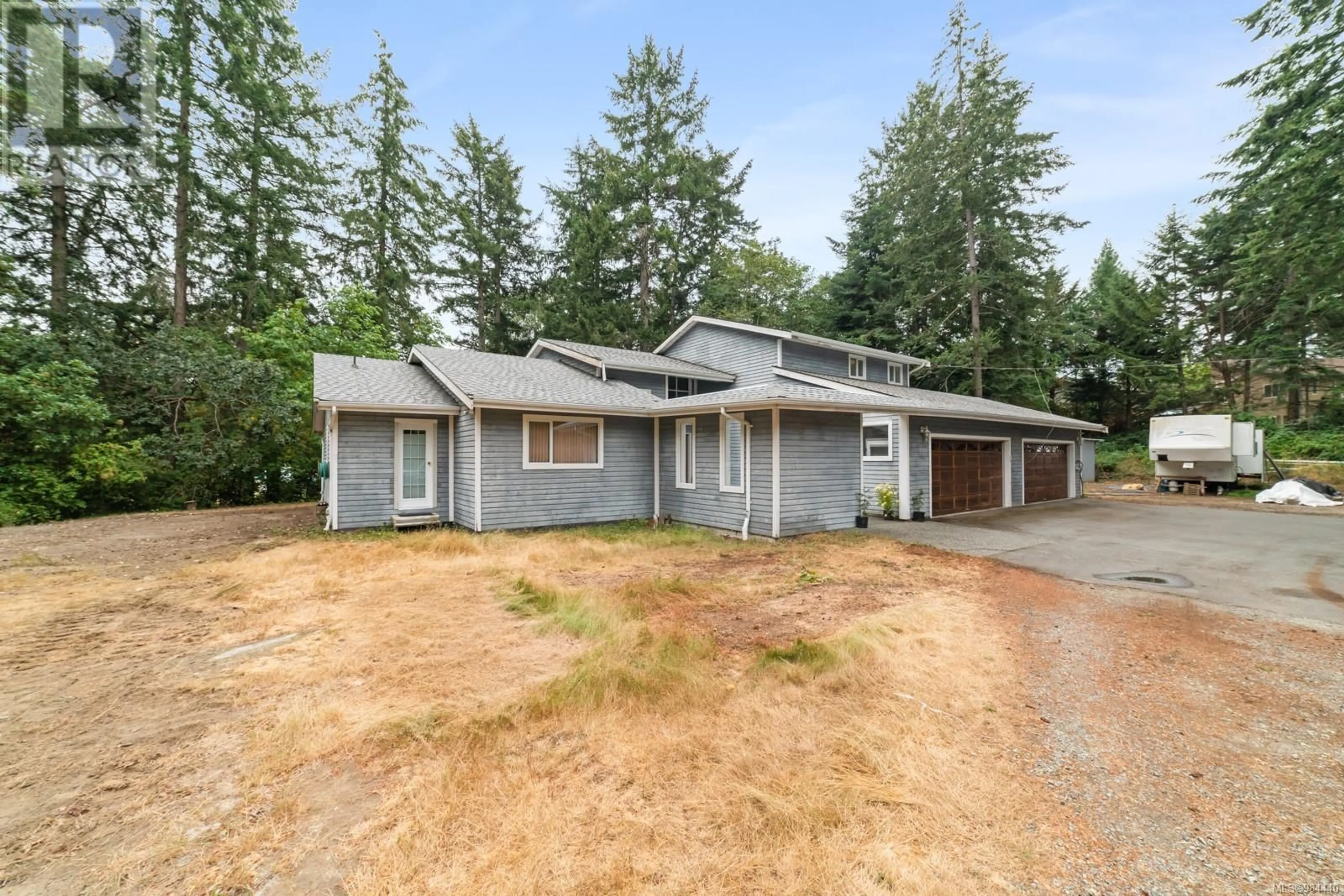 A pic from outside/outdoor area/front of a property/back of a property/a pic from drone, street for 1038 Donwood Dr, Saanich British Columbia V8X4G3