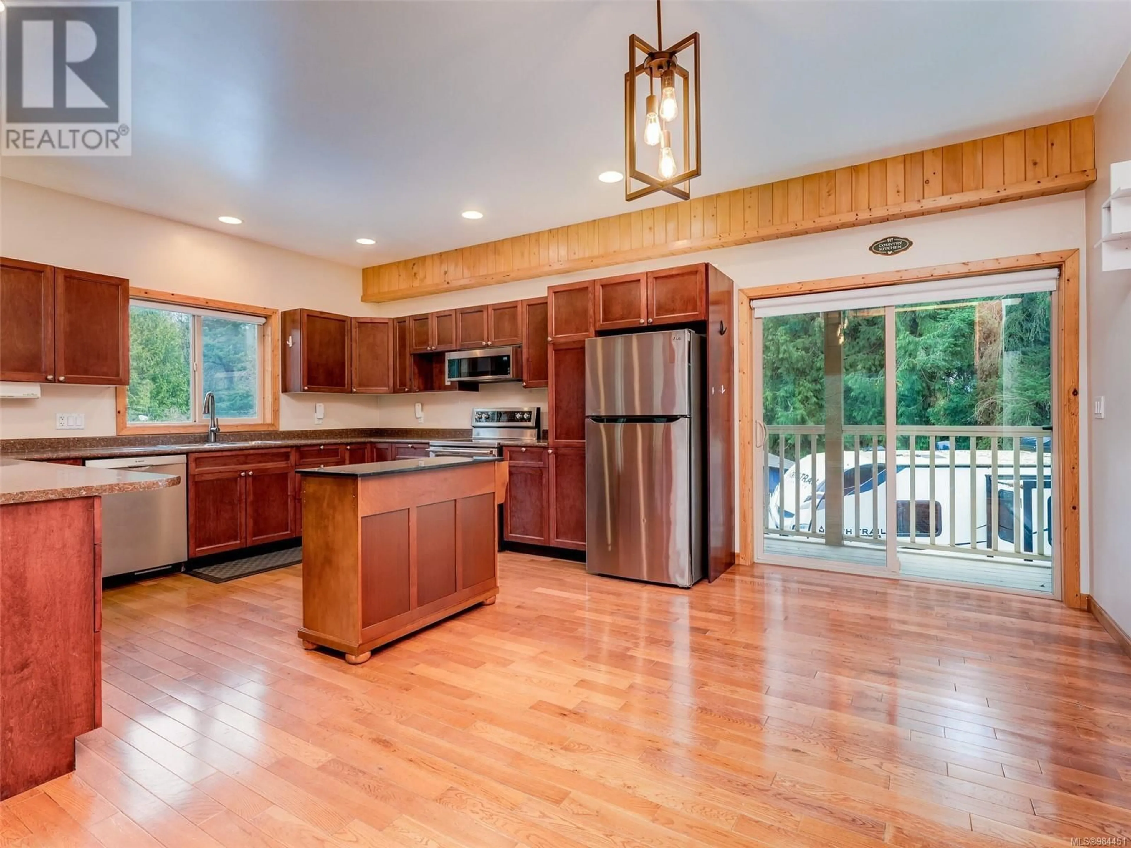 Open concept kitchen, wood/laminate floor for 2105 Parkland Rd, Sooke British Columbia V9Z0G6