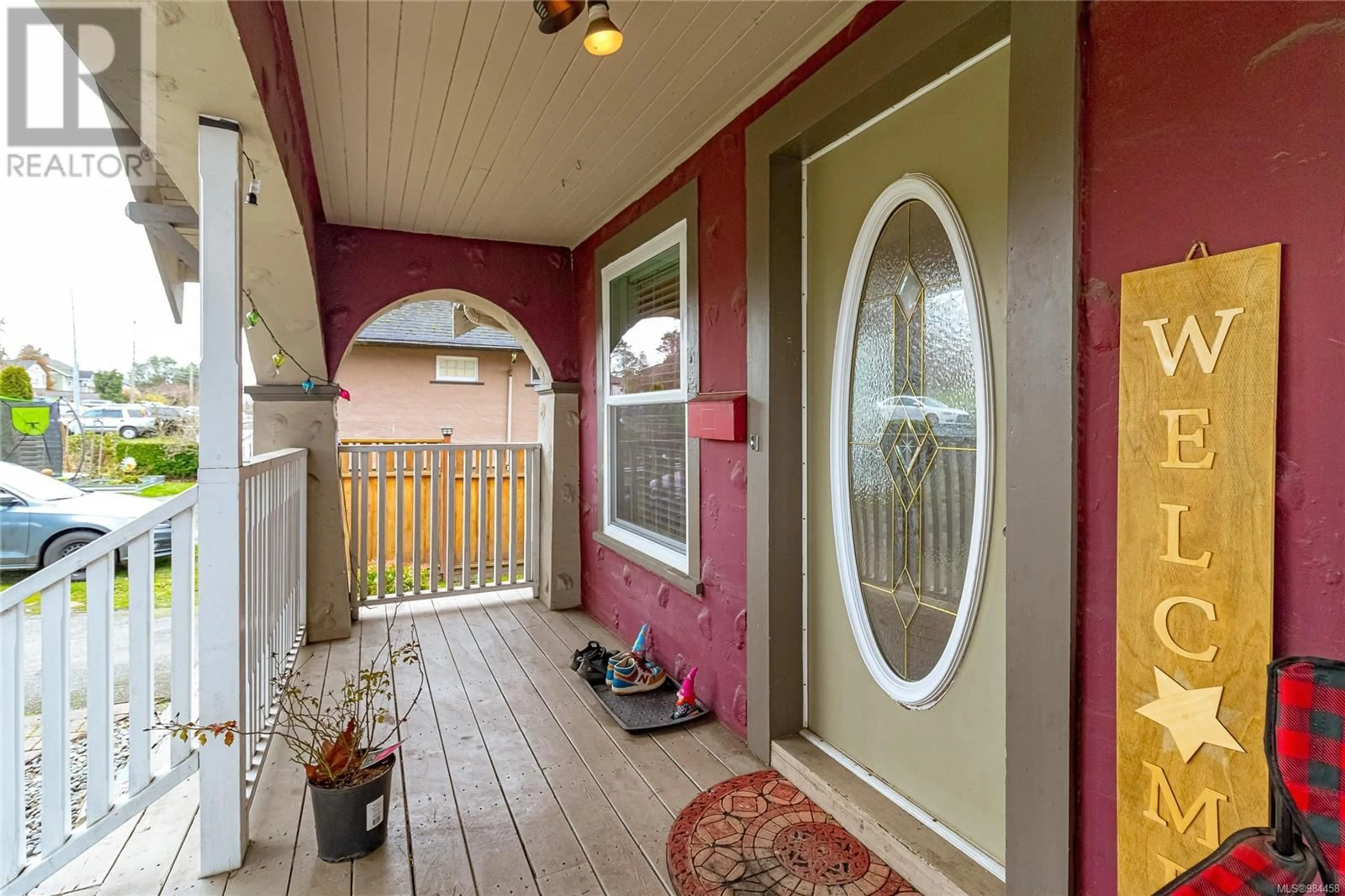 Indoor entryway for 3178 QuAppelle St, Saanich British Columbia V8V1V4