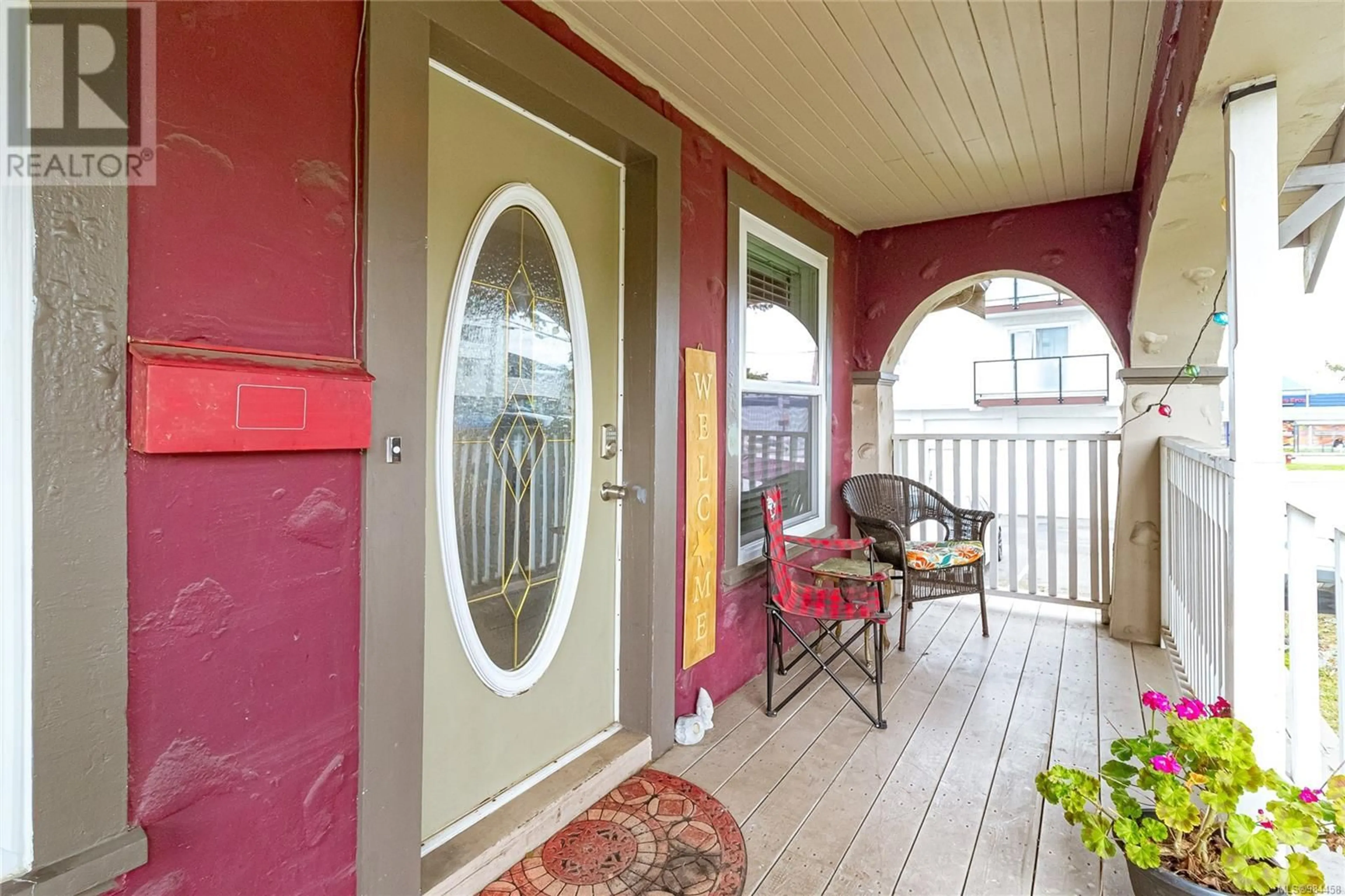 Indoor entryway for 3178 QuAppelle St, Saanich British Columbia V8V1V4