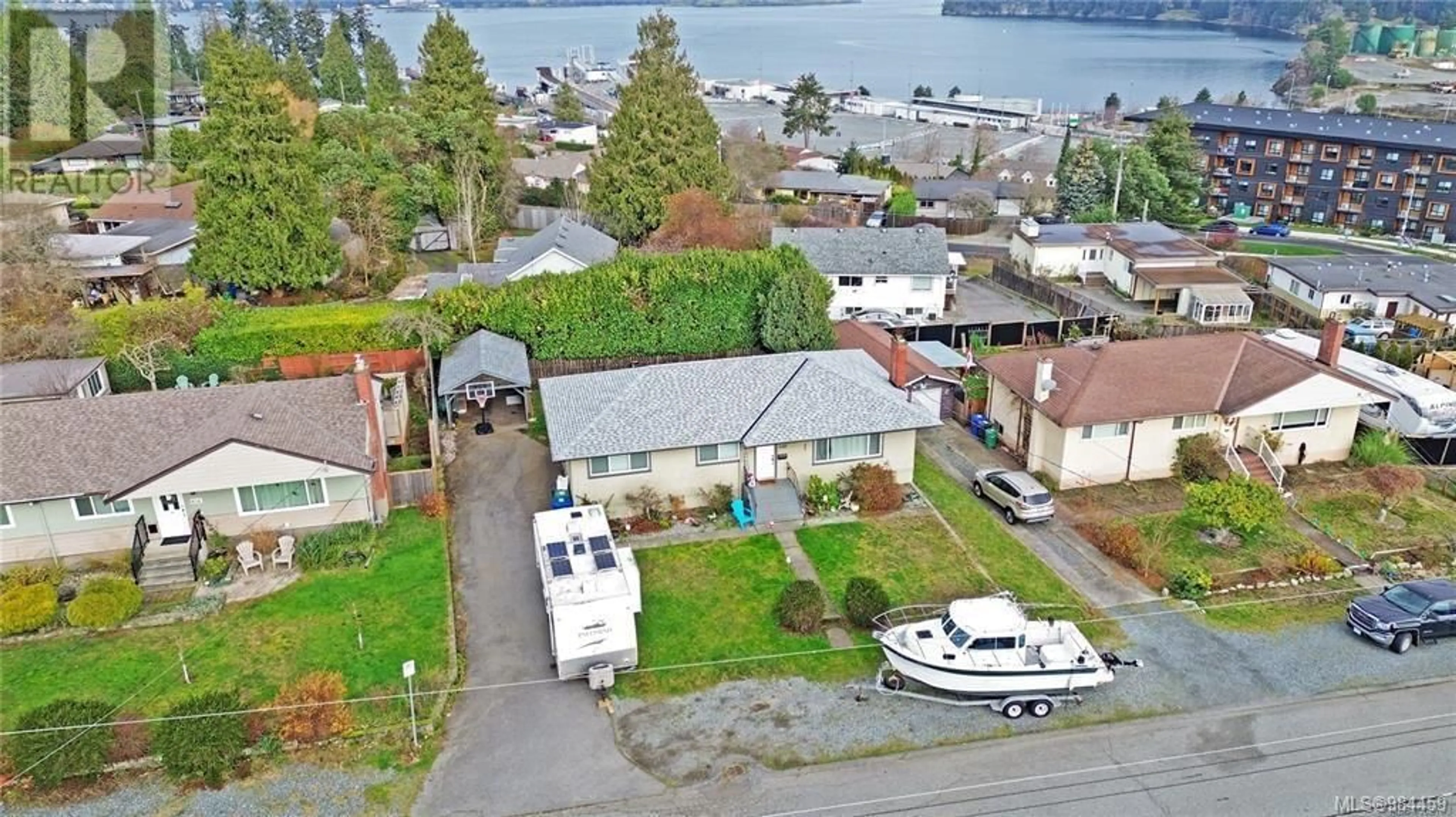 A pic from outside/outdoor area/front of a property/back of a property/a pic from drone, water/lake/river/ocean view for 650 Hawkins St, Nanaimo British Columbia V9S2V6