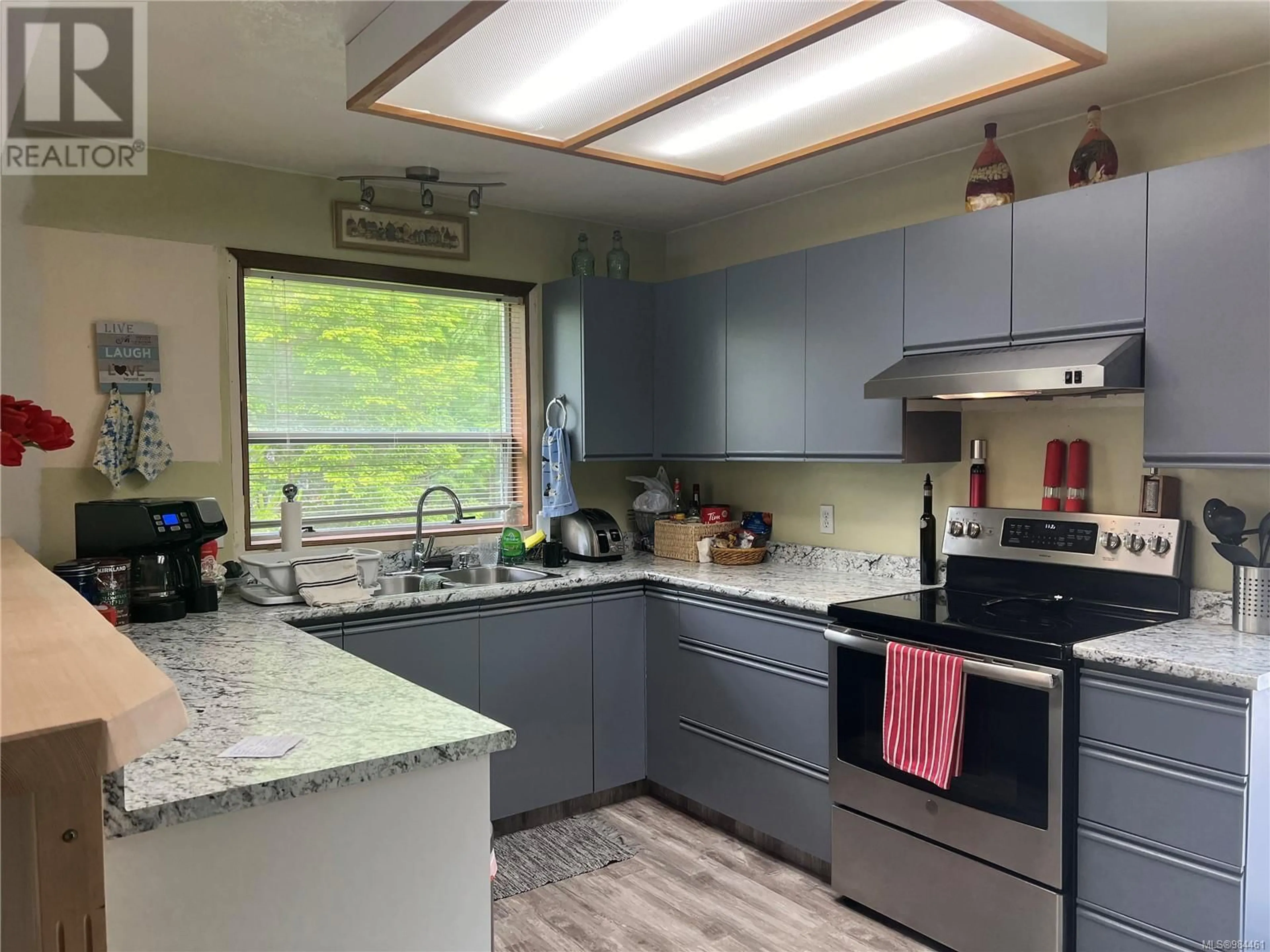 Standard kitchen, unknown for 514 Cedar Cres, Gold River British Columbia V0P1G0