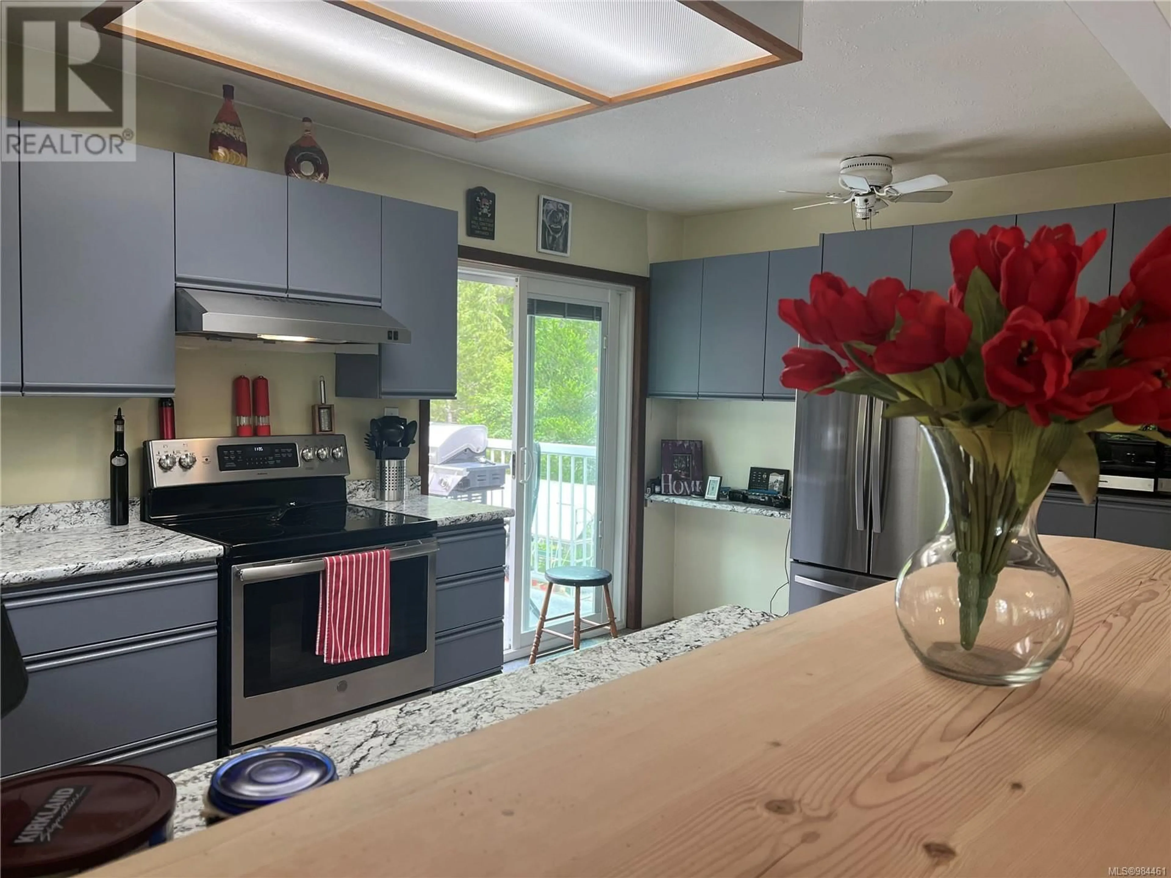 Open concept kitchen, unknown for 514 Cedar Cres, Gold River British Columbia V0P1G0