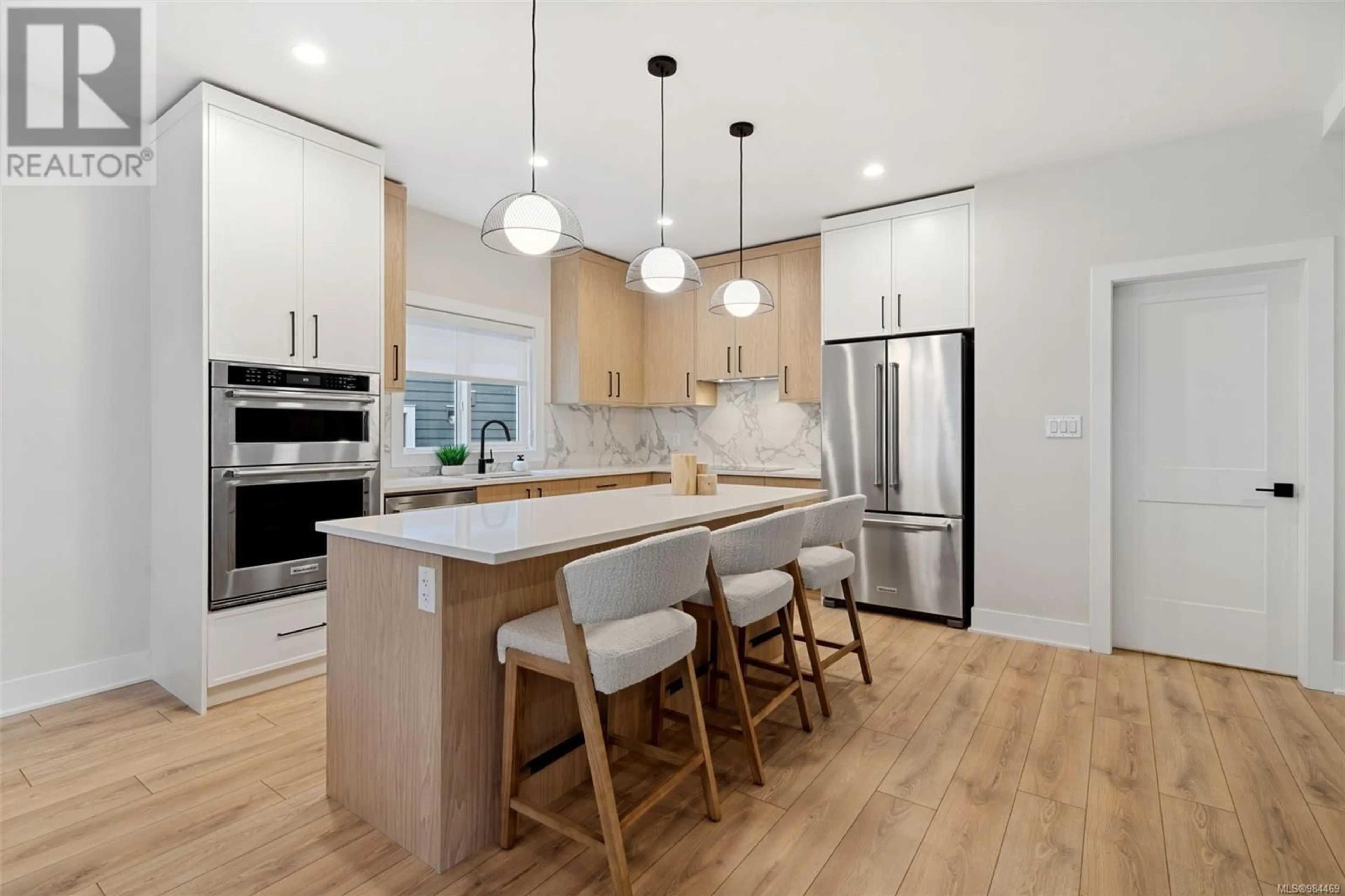 Contemporary kitchen, unknown for 3446 TRUMPETER STREET, Colwood British Columbia V9C0R5