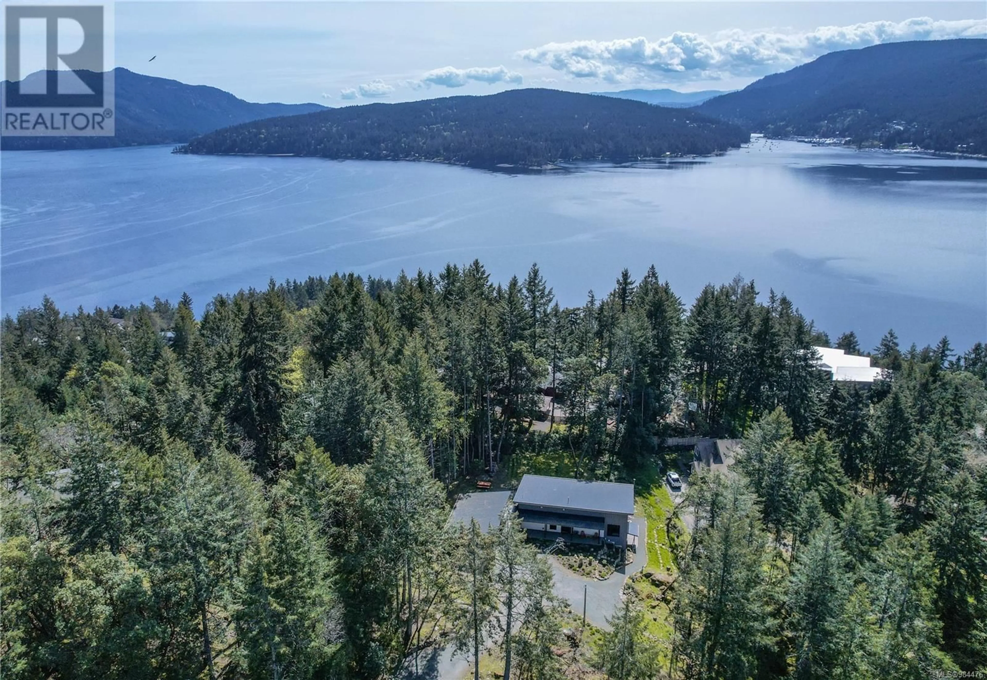 A pic from outside/outdoor area/front of a property/back of a property/a pic from drone, water/lake/river/ocean view for 526 Maple Mountain Rd, Duncan British Columbia V9L5X7