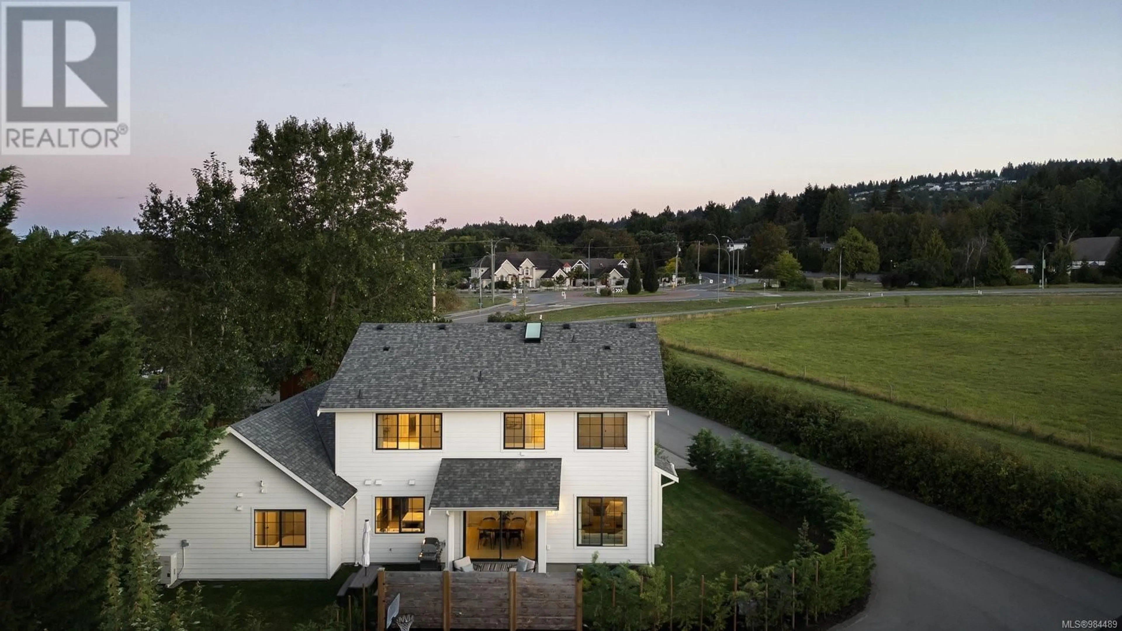 A pic from outside/outdoor area/front of a property/back of a property/a pic from drone, unknown for 9344 East Saanich Rd, North Saanich British Columbia V8L1H9